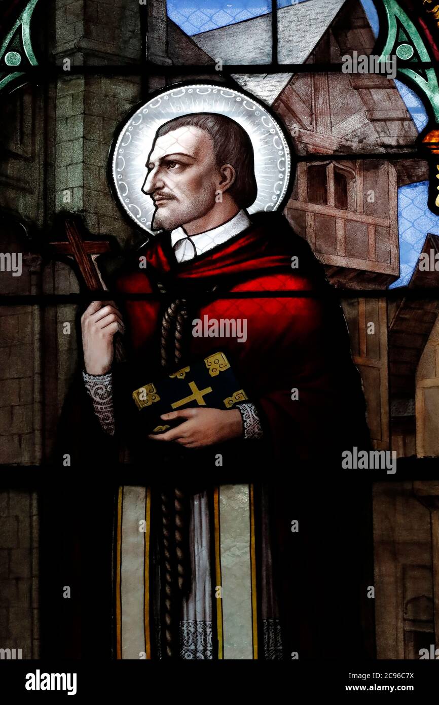 Chiesa di San Francesco di Sales. Finestra in vetro colorato. Carlo Borromeo fu arcivescovo latino di Milano dal 1564 al 1584. Ginevra. Svizzera. Foto Stock