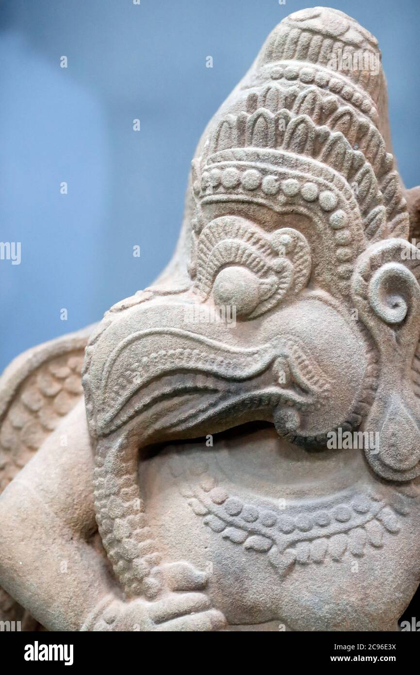 Museo Binh Dinh. Garuda uccidere il serpente. 13 ° secolo. Quy Nhon. Vietnam. Foto Stock