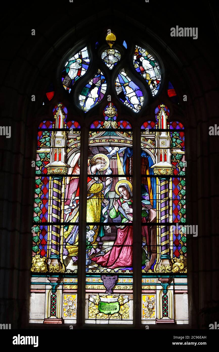 Annunciazione vetrata nella chiesa di St Germain, Rugles, Francia. Foto Stock