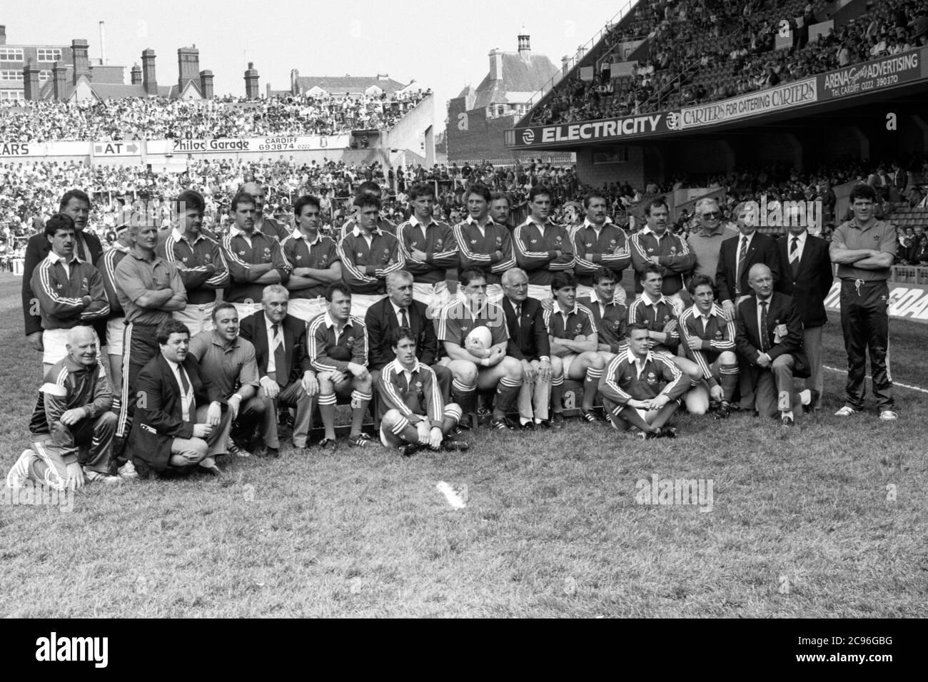 Foto del team Llanelli RFC prima del loro scontro finale della WRU Schweppes Cup con Neath RFC al Cardiff Arms Park, Cardiff, il 6 maggio 1989, Foto Stock