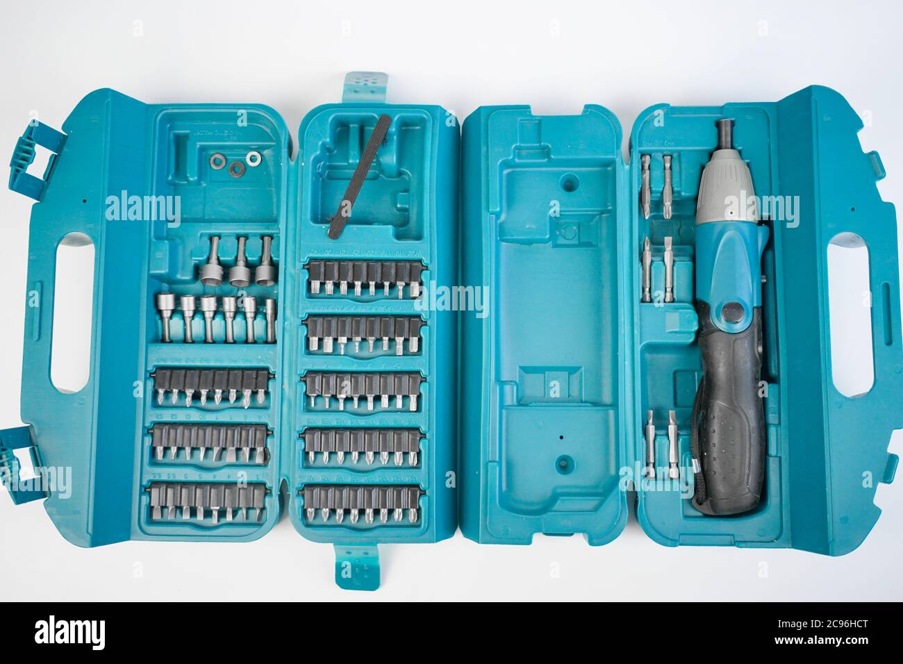 scatola con un set di punte per cacciaviti per un cacciavite Foto Stock