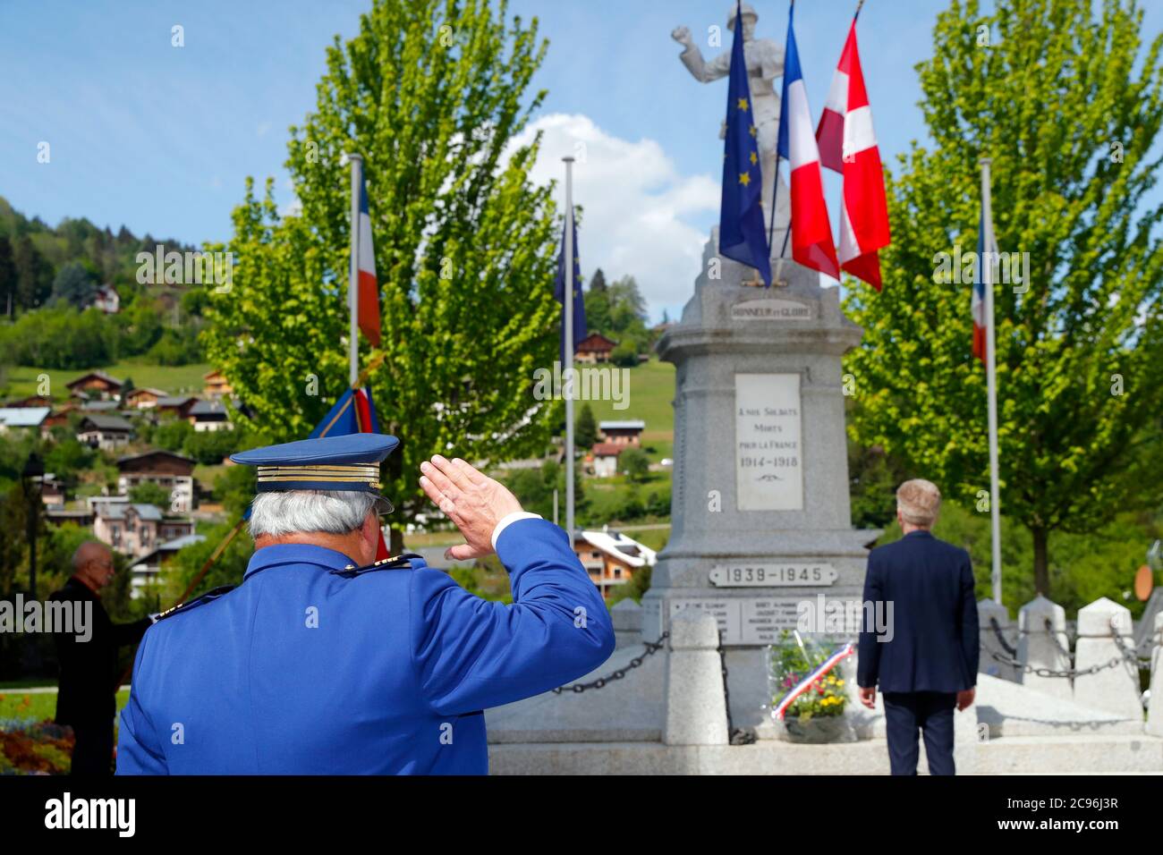 Epidemia di coronavirus (covid-19). Blocco. Cerimonia di commemorazione della vittoria dell'8 maggio 1945. Saint Gervais. Francia. Foto Stock