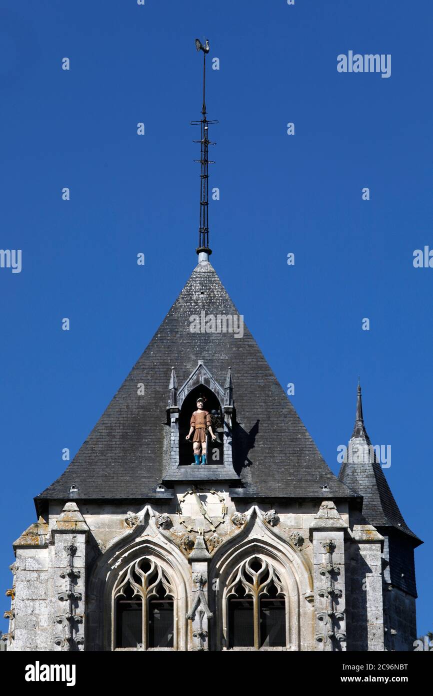 Chiesa di San Nicola, Beaumont le Roger, Eure, Francia. Torre dell'Orologio con figura automatizzata. Foto Stock