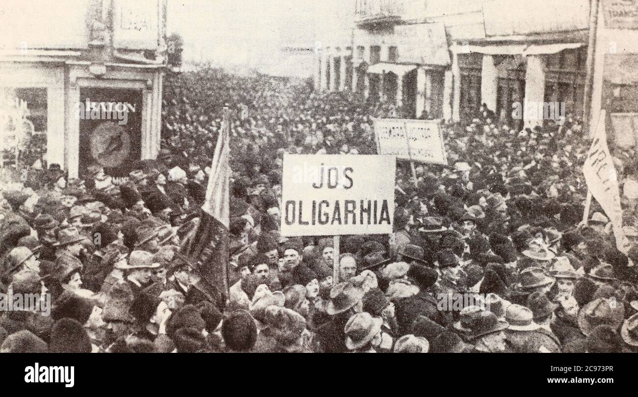 Manifestazione a Bucarest il 18 marzo 1923 contro la costituzione reazionaria. Foto Stock