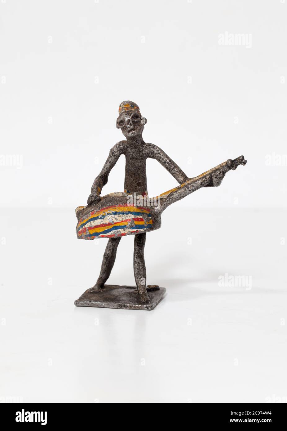 Old Folk Art Tribal Figure - Danza musicale primitiva Ceremoniale Foto Stock