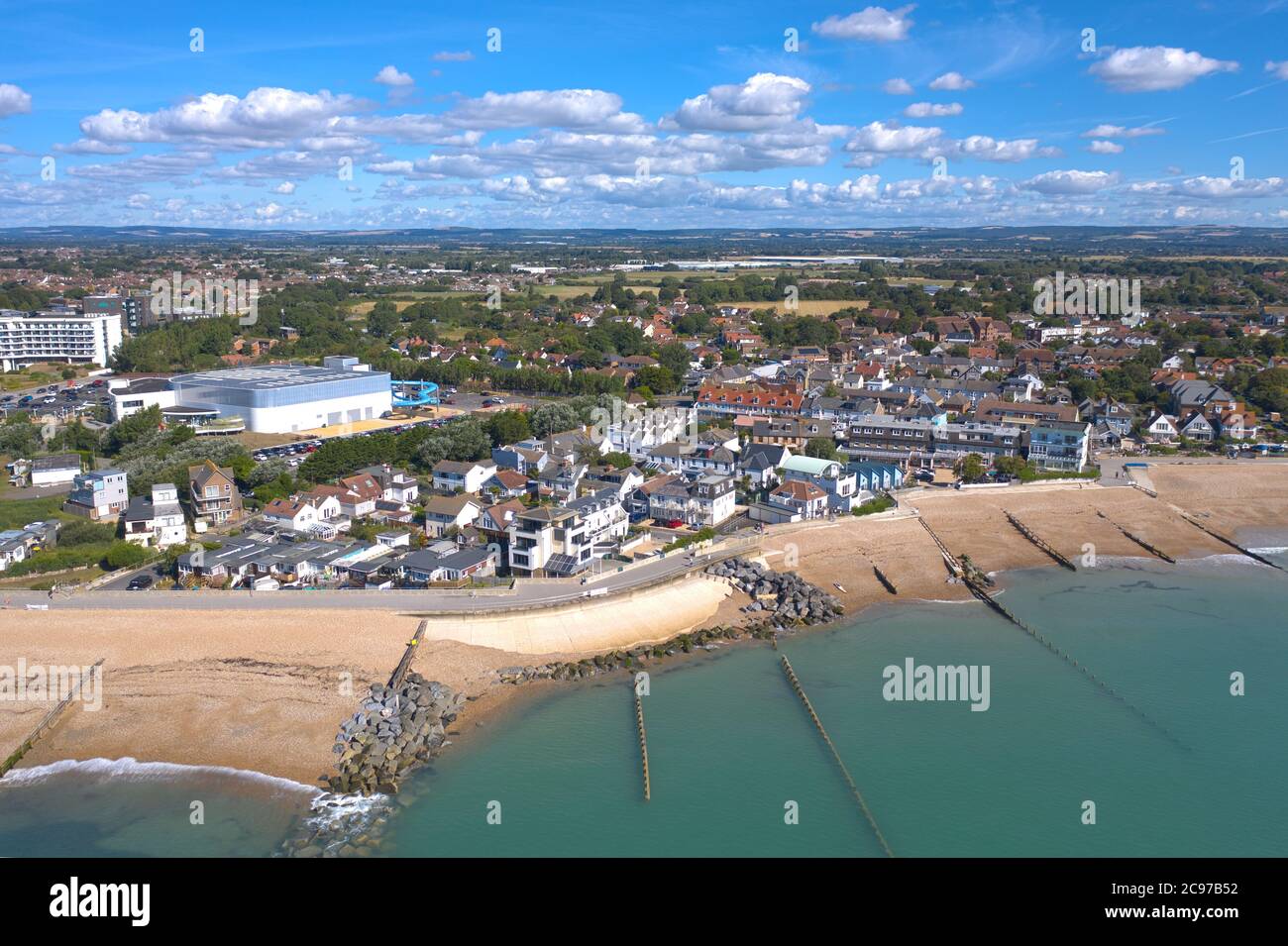 Felpham Seafront vicino a Bognor Regis in una bella giornata estiva. Foto Stock