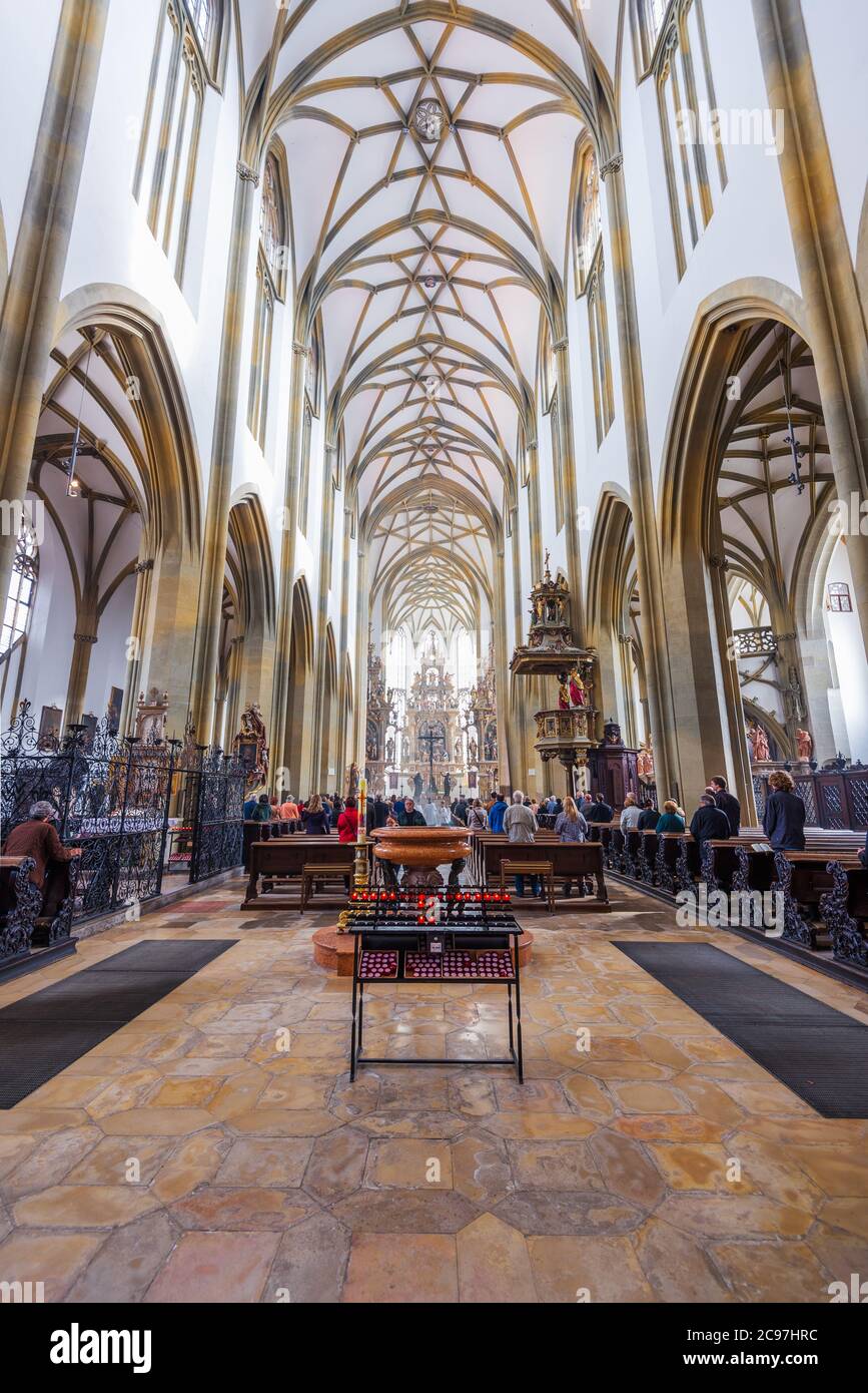 AUGUSTA, GERMANIA - 29 SETTEMBRE 2013: Adoratori nella Basilica dei SS. Ulrich e Afra, Augusta. Foto Stock