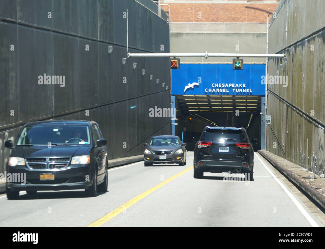 Virginia, U.S.A - 29 giugno 2020 - il traffico sul Chesapeake Bay Bridge Tunnel in estate Foto Stock
