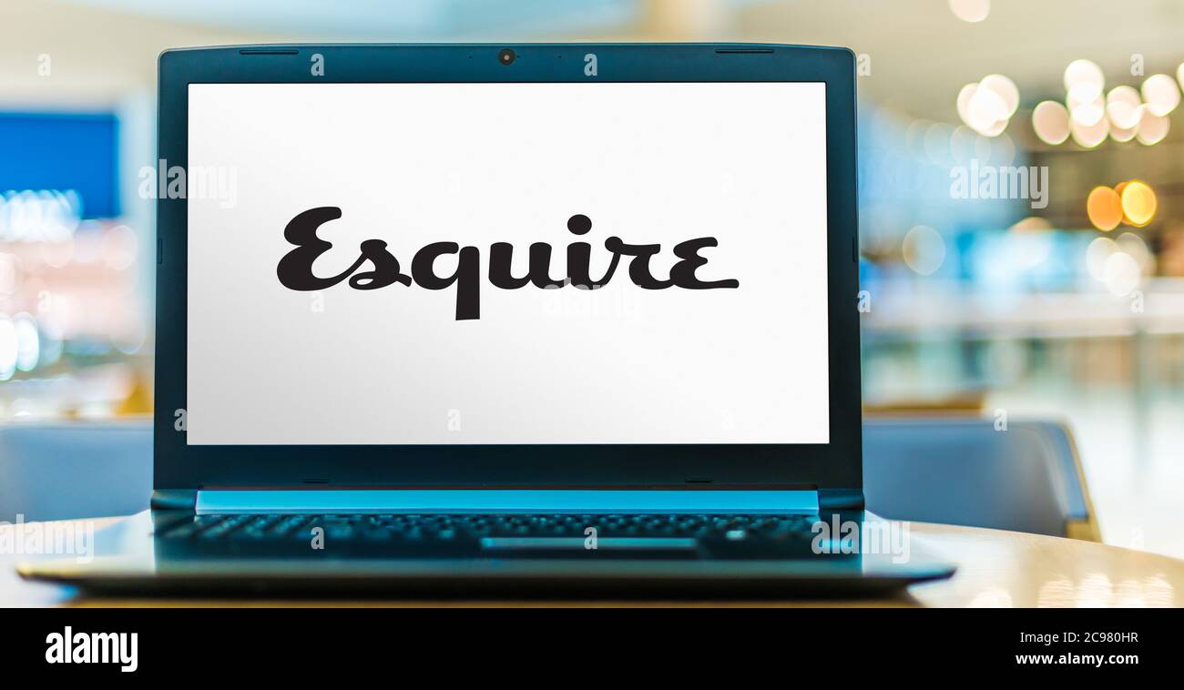 POZNAN, POL - 15 MAGGIO 2020: Computer portatile con logo di Esquire, una rivista americana maschile Foto Stock