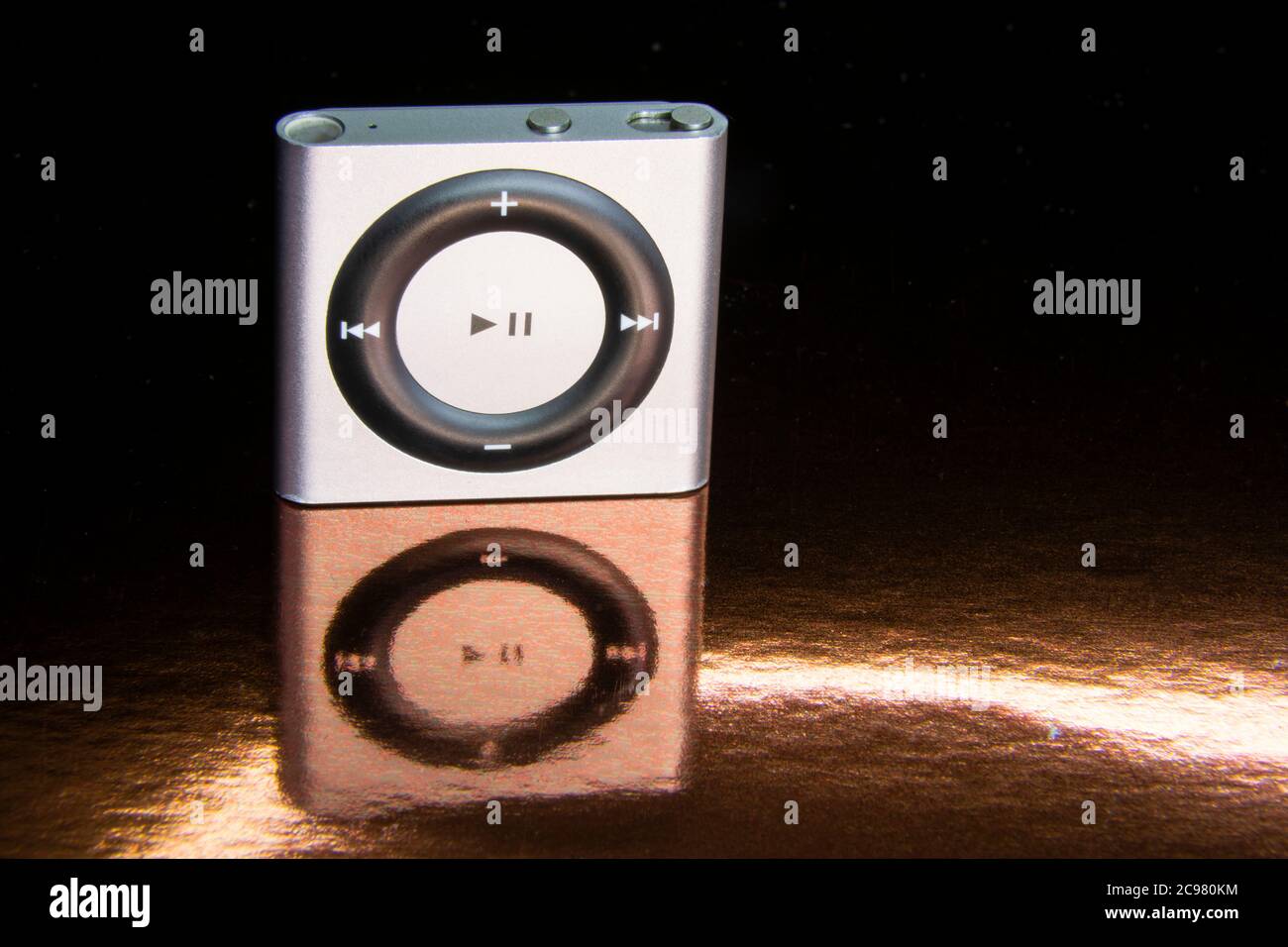 Sistema audio portatile con tecnologia moderna per il comfort della persona e la musica ovunque. Foto Stock