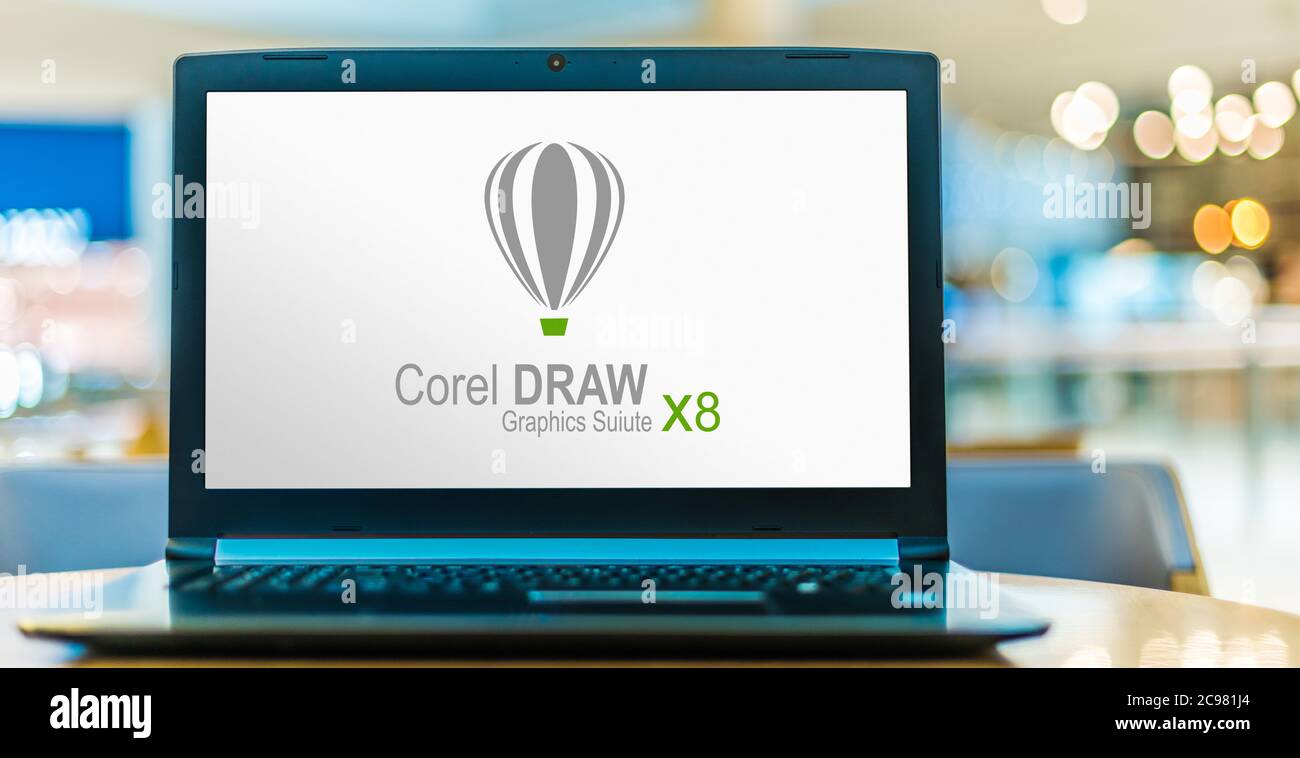 POZNAN, POL - 16 GIU 2020: Computer portatile che visualizza il logo di CorelDRAW, un editor di grafica vettoriale sviluppato e commercializzato da Corel Corporation Foto Stock