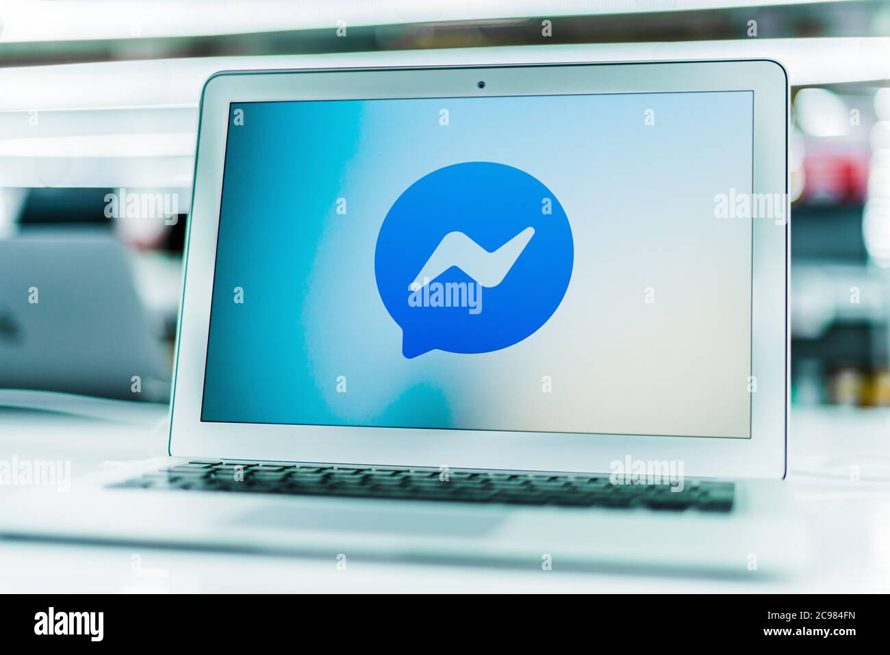 POZNAN, POL - 16 GIU 2020: Computer portatile con logo di Facebook Messenger Foto Stock