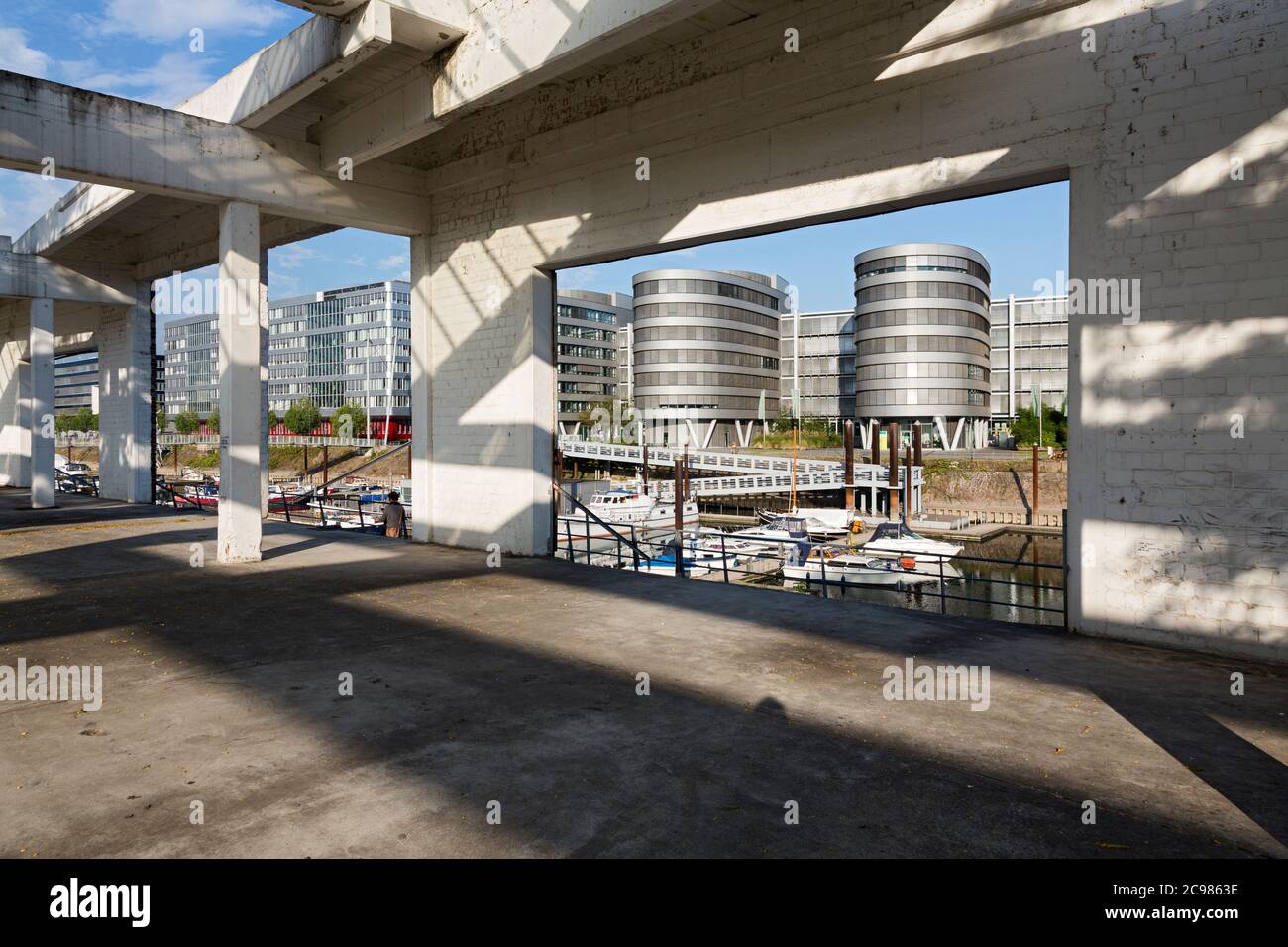 Garten der Erinnerung, Marina, cinque Barche, Bürohäuser, Duisburg, Innenhafen Foto Stock