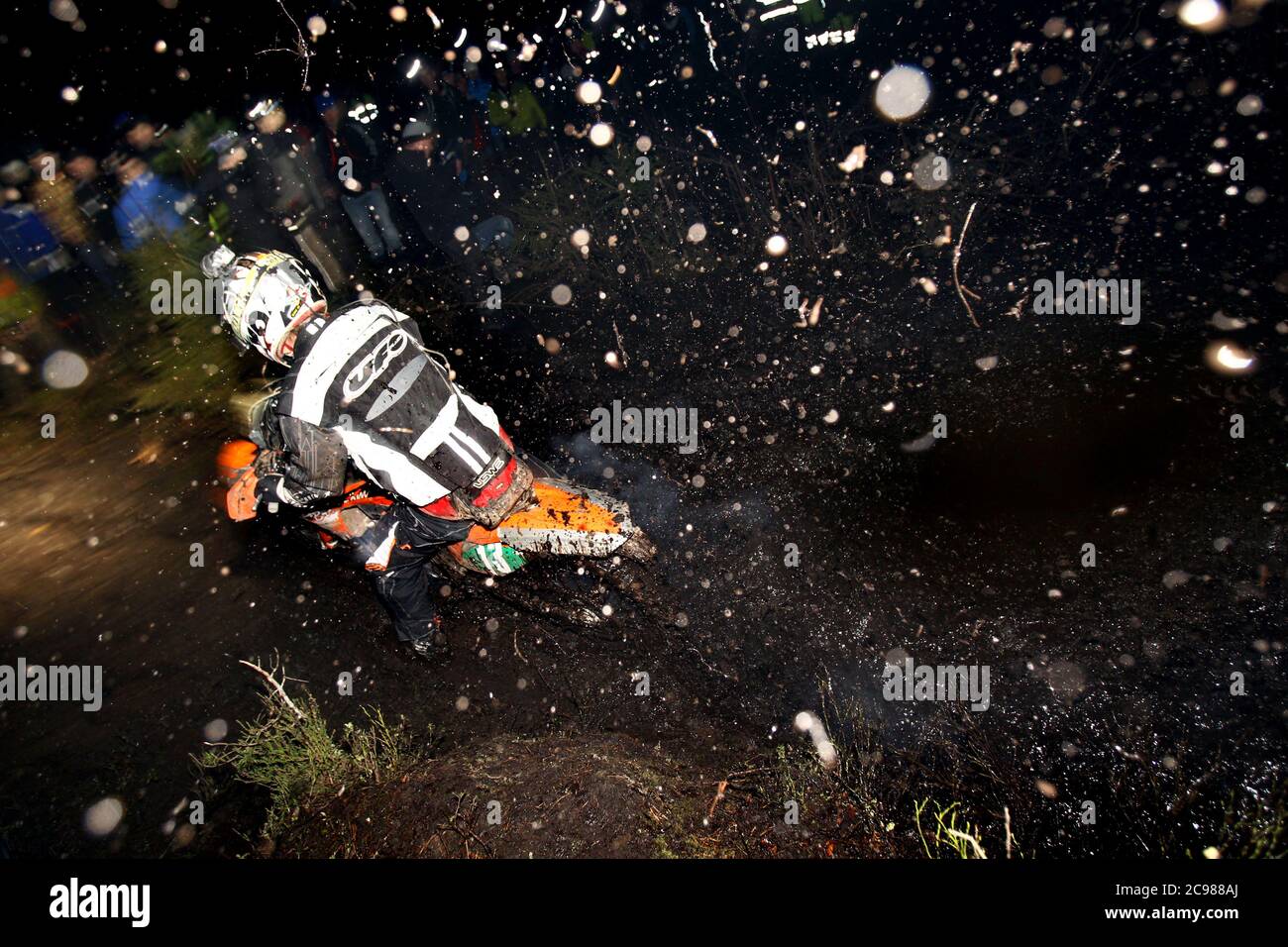 Åsbro, Svezia 2011 una delle competizioni enduro più impegnative del mondo, Novemberkåsan a Åsbro, appena a sud di Örebro. Novemberkåsan è uno degli eventi motociclistici più antichi e più grandi della Svezia. Si tiene dal 1915. Foto Gippe Gustafsson Foto Stock