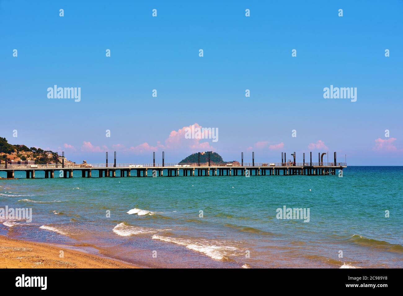 Il suggestivo lungomare del borgo ligure di Alassio Foto Stock