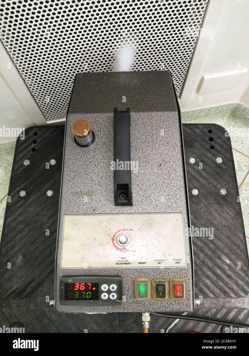 PAO o DOP - Test di integrità del filtro HEPA e test di visualizzazione del flusso d'aria. Foto Stock