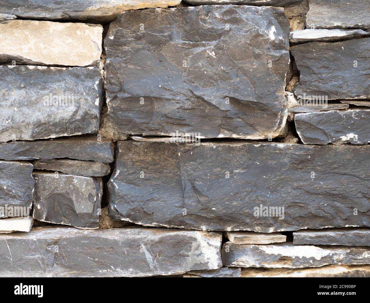 primo piano di muro di pietra nera, struttura, sfondo Foto Stock