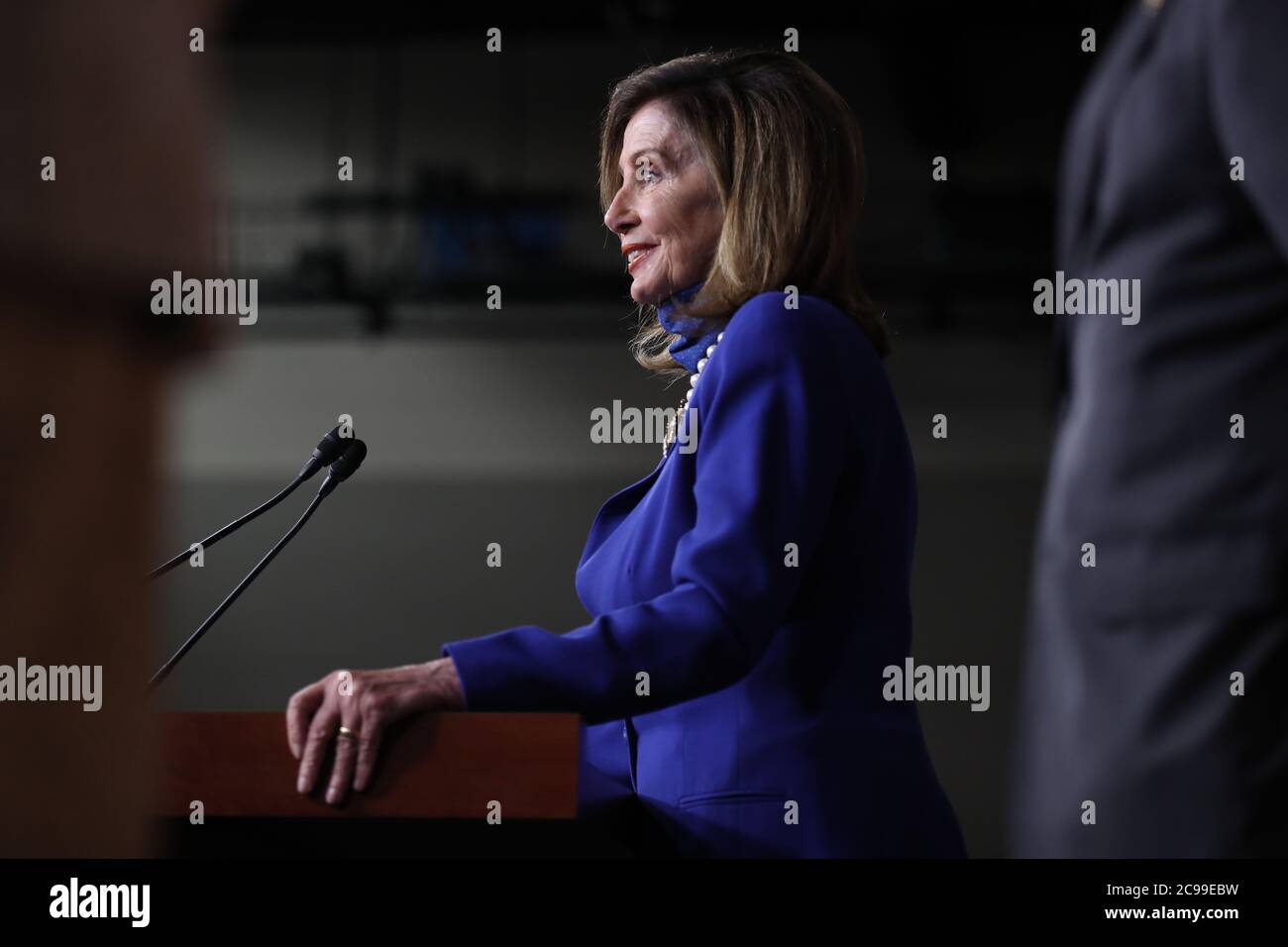 Washington, Stati Uniti. 29 luglio 2020. Relatore della Camera Nancy Pelosi conferenza stampa in vista di voto della Camera su H.R. 7027 - The Child Care is Essential Act e H.R. 7327 - The Child Care for Economic Recovery Act.on luglio 29, 2020 a Washington, DC su Capitol Hill.(Photo by Oliver Contreras/SIPA USA) Credit: Sipa USA/Alamy Live News Foto Stock