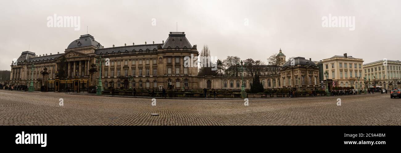 BRUXELLES, BELGIO - 30 DICEMBRE 2018: Palazzo reale di Bruxelles, periodo invernale torbido a Bruxelles, Belgio il 30 dicembre 2018. Foto Stock