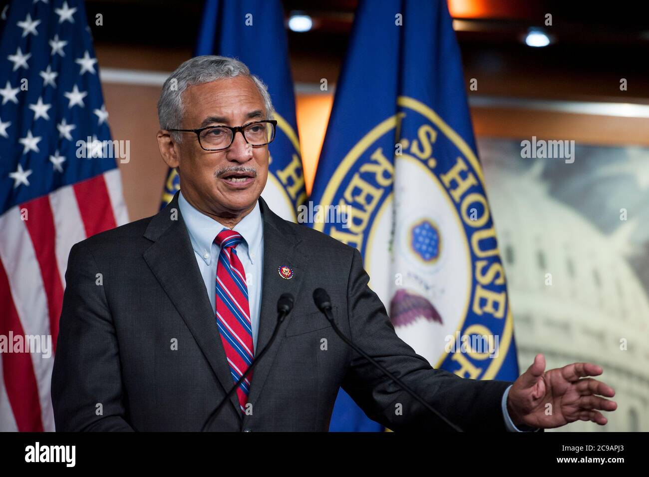 Il rappresentante degli Stati Uniti Bobby Scott (democratico della Virginia), si unisce al presidente della Camera dei rappresentanti degli Stati Uniti Nancy Pelosi (democratico della California), E altri Democratici della Camera per una conferenza stampa in vista dei voti della Camera su H.R. 7027 - The Child Care is Essential Act e H.R. 7327 - The Child Care for Economic Recovery Act, presso il Capitol Hill a Washington, DC., mercoledì 29 luglio 2020. Credito: Rod Lamkey/CNP/MediaPunch Foto Stock