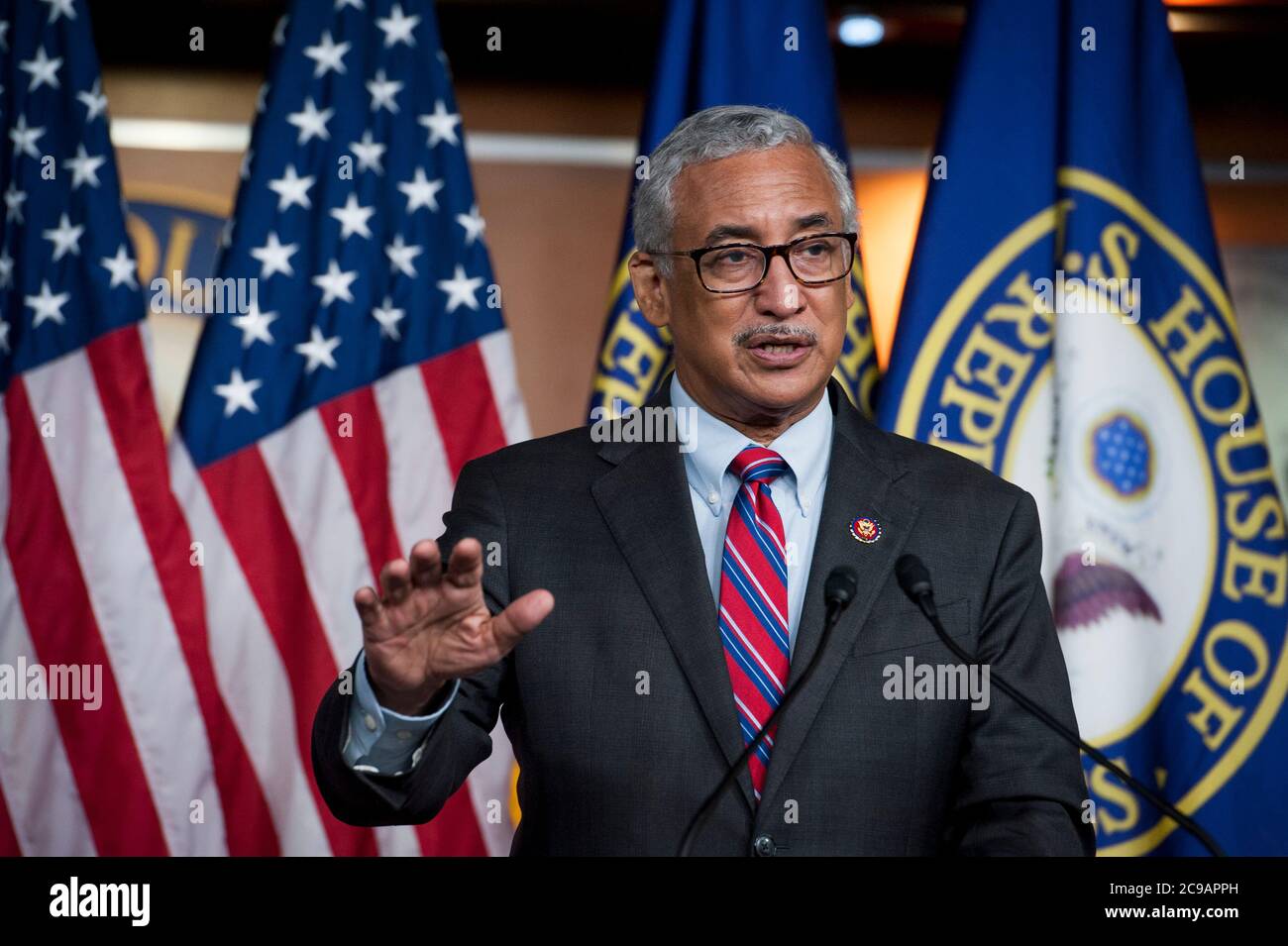 Il rappresentante degli Stati Uniti Bobby Scott (democratico della Virginia), si unisce al presidente della Camera dei rappresentanti degli Stati Uniti Nancy Pelosi (democratico della California), E altri Democratici della Camera per una conferenza stampa in vista dei voti della Camera su H.R. 7027 - The Child Care is Essential Act e H.R. 7327 - The Child Care for Economic Recovery Act, presso il Capitol Hill a Washington, DC., mercoledì 29 luglio 2020. Credito: Rod Lamkey/CNP/MediaPunch Foto Stock