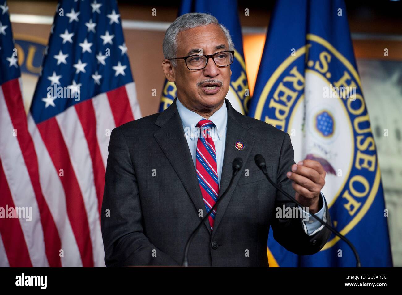 Il rappresentante degli Stati Uniti Bobby Scott (democratico della Virginia), si unisce al presidente della Camera dei rappresentanti degli Stati Uniti Nancy Pelosi (democratico della California), E altri Democratici della Camera per una conferenza stampa in vista dei voti della Camera su H.R. 7027 - The Child Care is Essential Act e H.R. 7327 - The Child Care for Economic Recovery Act, presso il Capitol Hill a Washington, DC., mercoledì 29 luglio 2020. Credito: Rod Lamkey/CNP/MediaPunch Foto Stock