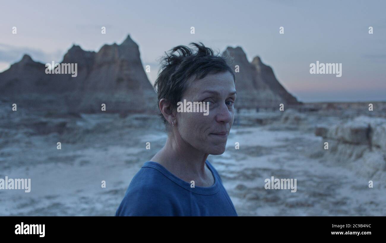 DATA DI PUBBLICAZIONE: 10 settembre 2020 TITOLO: Nomadland CASA DI PRODUZIONE: Searchlight Pictures REGISTA: Chloe Zhao TRAMA: Una donna negli anni sessanta che, dopo aver perso tutto nella Grande recessione, intraprende un viaggio attraverso l'Occidente americano, vivendo come un van-dwelling nomade moderno-giorno. CON LA PARTECIPAZIONE di: FRANCES MCDORMAND (immagine di credito: © Ricercate immagini/immagini di intrattenimento via ZUMA Wire) Foto Stock
