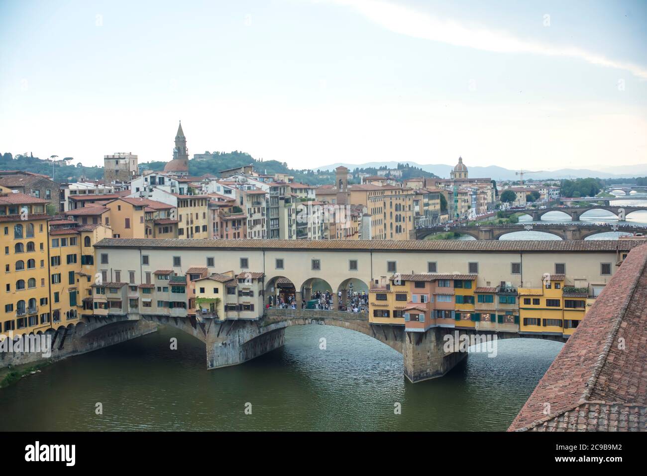 Ponte Vecchio sul fiume Arno a Firenze, Toscana, Italia Foto Stock