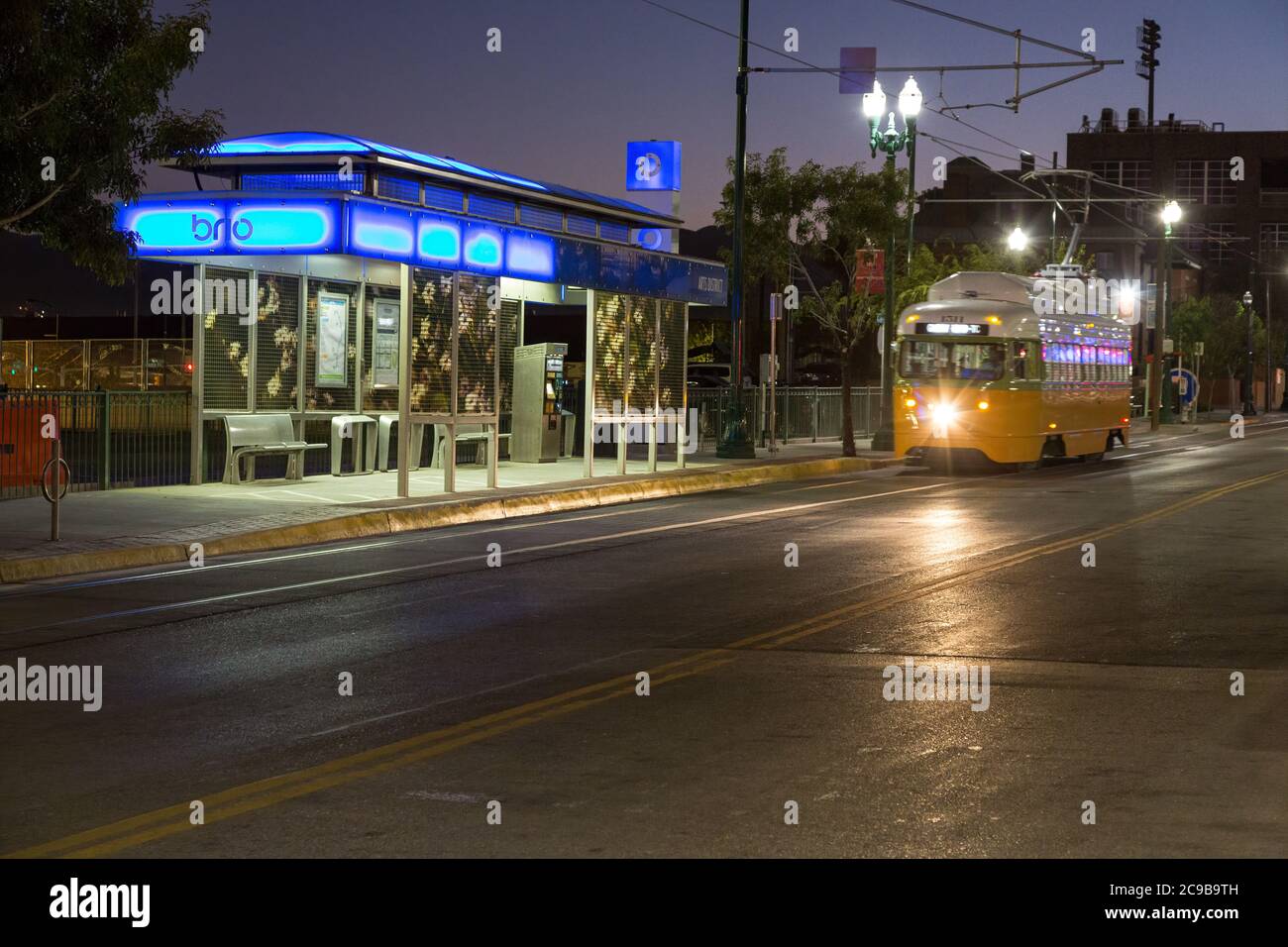 El Paso, Texas. Auto di strada di notte. Foto Stock