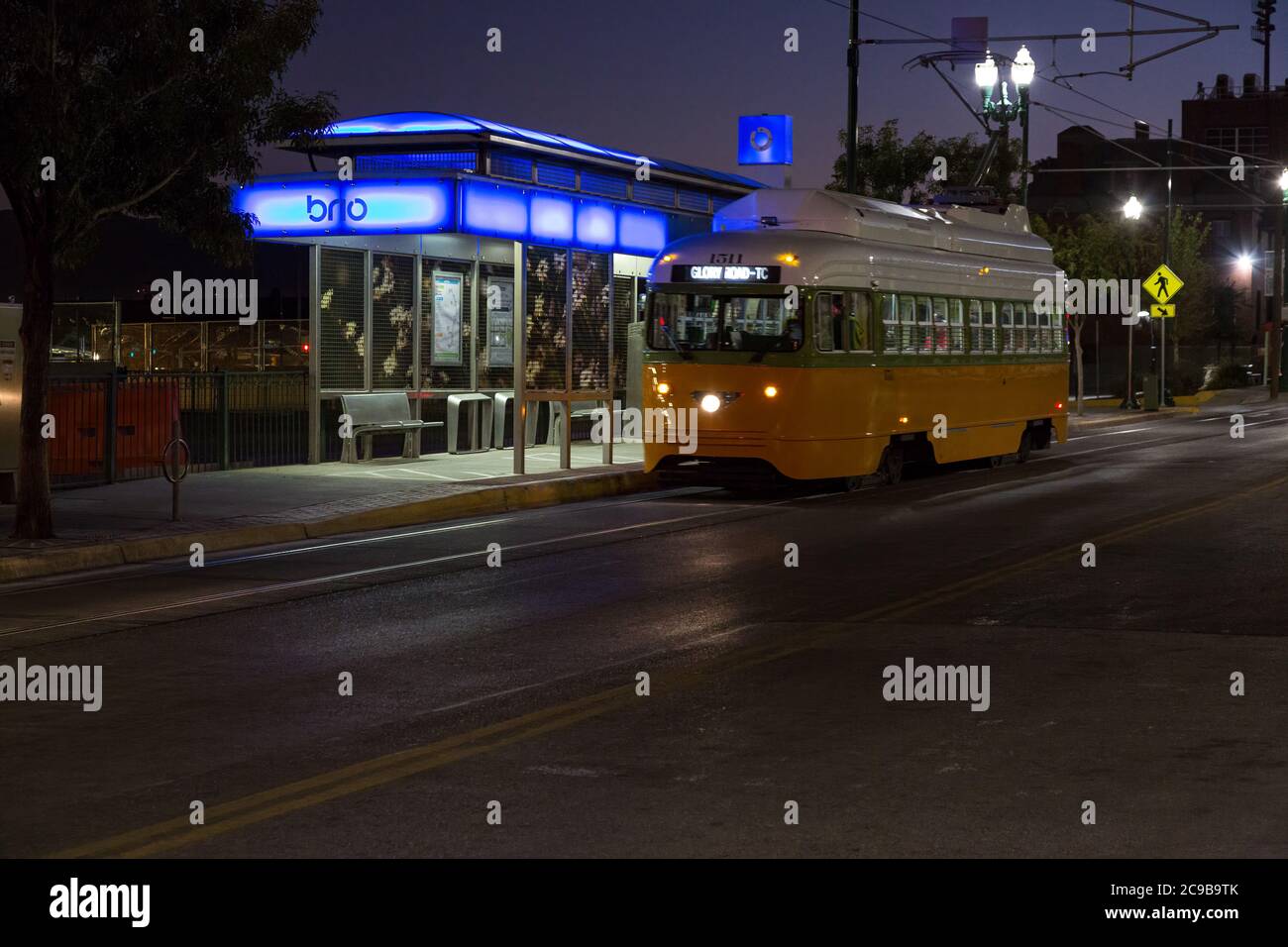 El Paso, Texas. Auto di strada di notte. Foto Stock