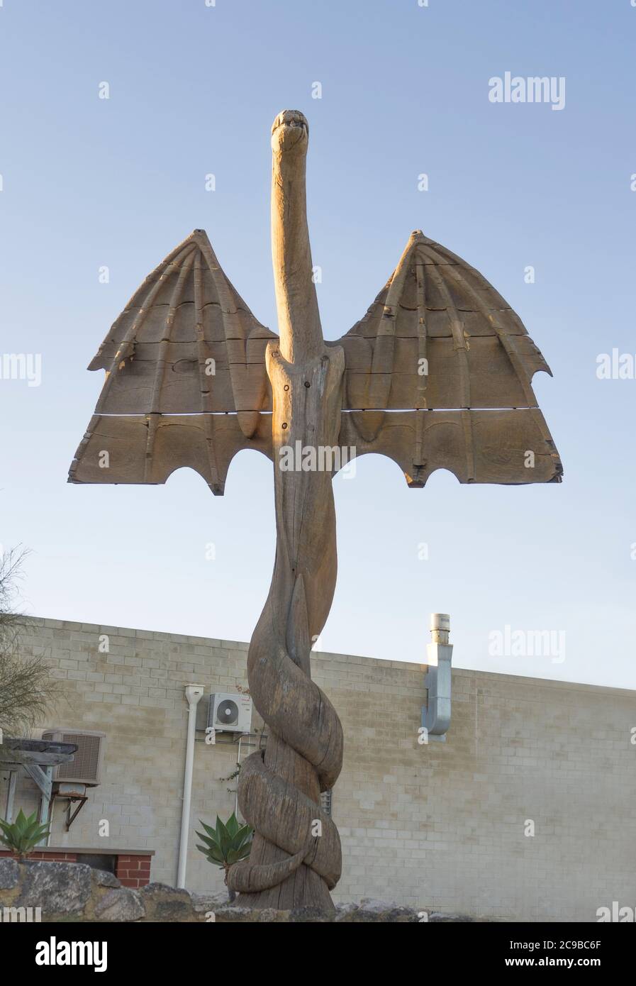 Il Waugal o Great Serpent-like Dreamtime Spirit of the Aboriginal Dreamtime sono stati creati dallo scultore locale Mark le Buse. La scultura è un par Foto Stock