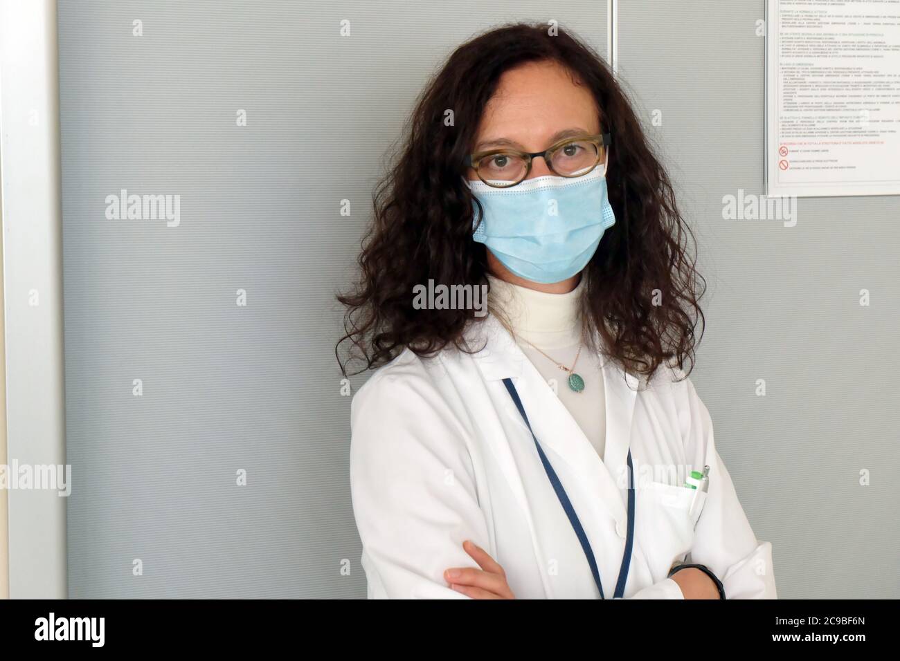 Bergamo, Italia. 23 luglio 2020. La dottoressa Chiara Bignamini, psicoterapeuta dell'ospedale Papa Giovanni XXIII, si impegna nella prevenzione dei disturbi da stress post-traumatici tra il personale ospedaliero durante i periodi di Corona. (A dpa Corona a Bergamo: 'Questo trauma mi accompagnerà per tutta la vita') Credit: Alvise Arbellini/dpa/Alamy Live News Foto Stock