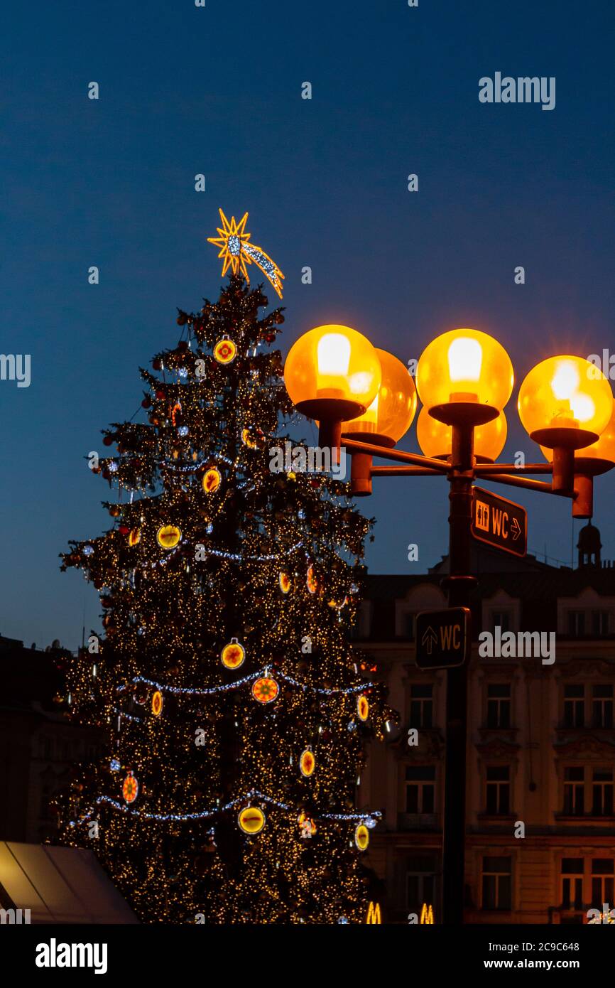 ChristmasTree, mercato di Natale di Praga di notte, Praga, Repubblica Ceca Foto Stock