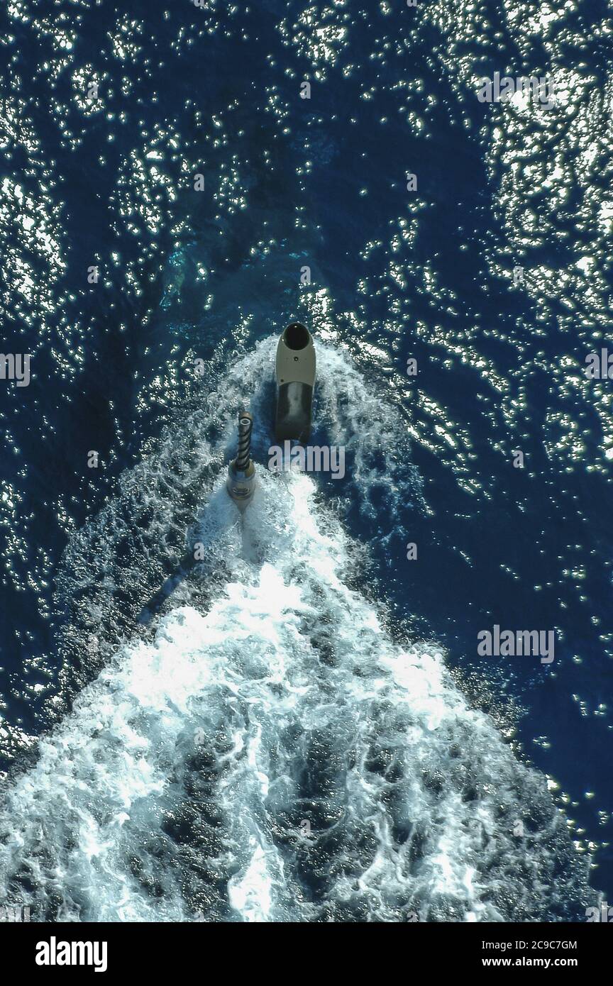 Una vista BirdsEye di un periscopio di HMAS Rankin, sottomarino aa Royal Australian Navy Collins Class sommergibile sotto l'Oceano Indiano. Foto Stock