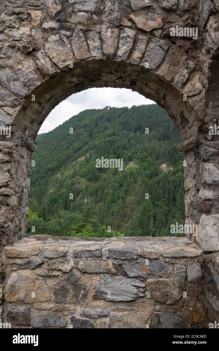 Rovine del Castello di Strecno e punto panoramico di Spicak, Slovacchia Foto Stock