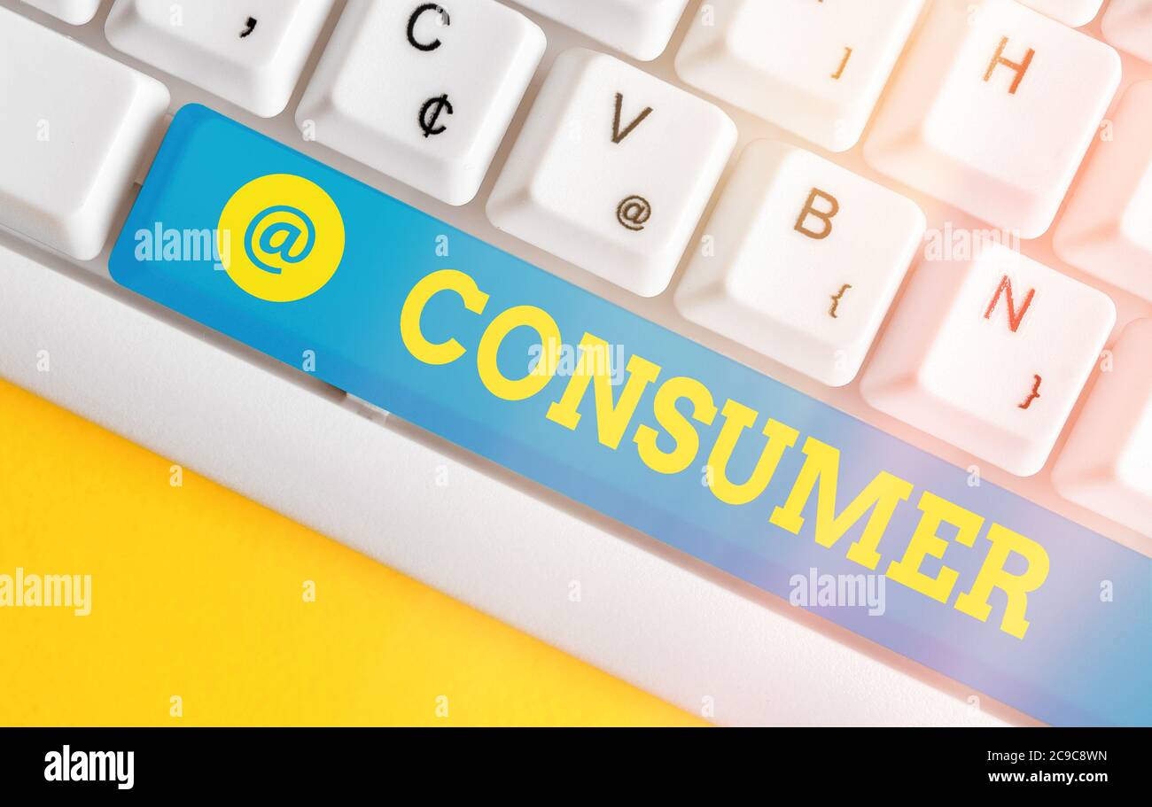 Nota di scrittura che mostra il cliente. Concetto di business per uno che utilizza beni economici che sono venduti dai produttori tastiera colorata chiave con accessori Foto Stock