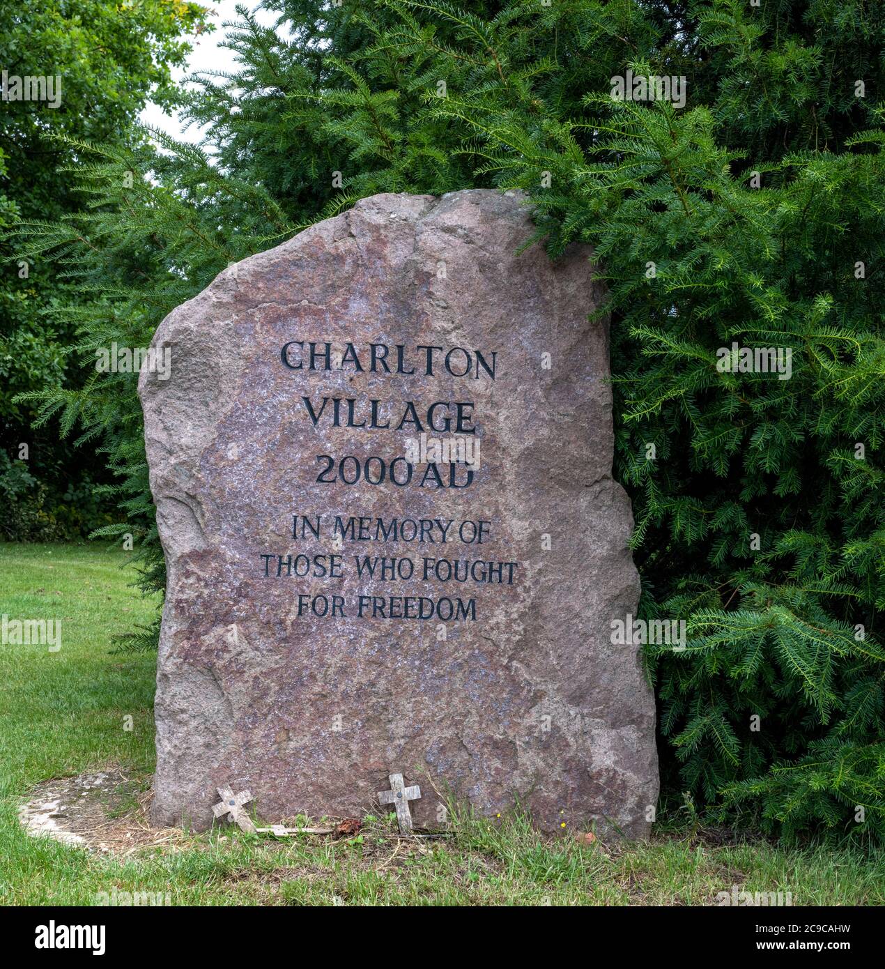 Monumento alla guerra di pietra all'Hampshire Village di Charlton, nr Andover, Hampshire, Inghilterra, Regno Unito Foto Stock
