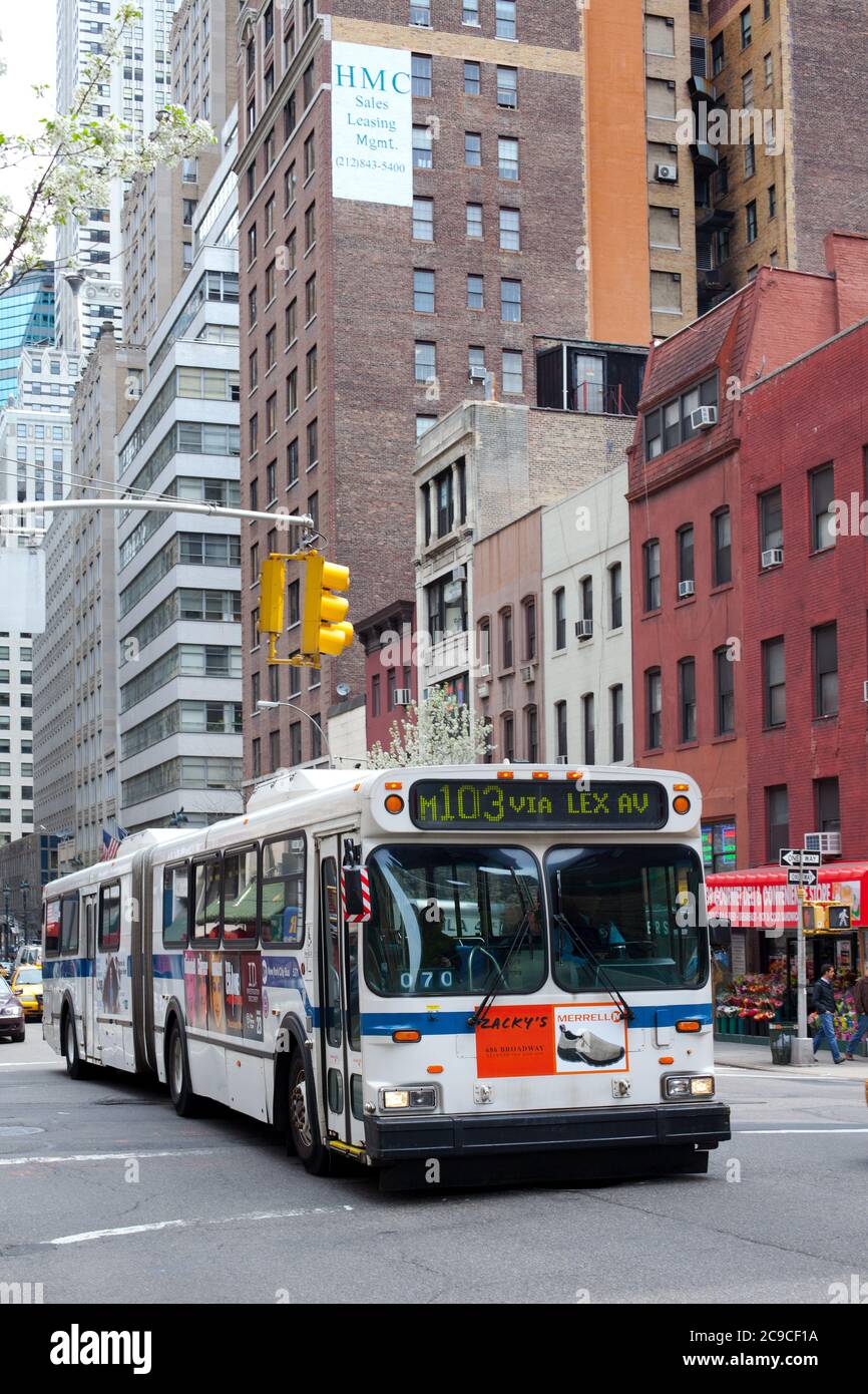 Manhattan, New York City, Stati Uniti - autobus pubblico su Lexington Avenue. Foto Stock