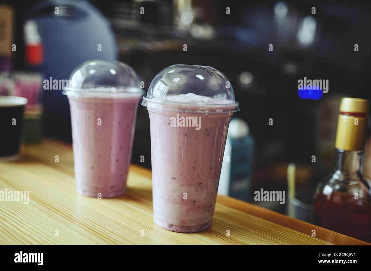 Immagini Stock - Set Di Diversi Milkshake In Bicchieri Di Plastica