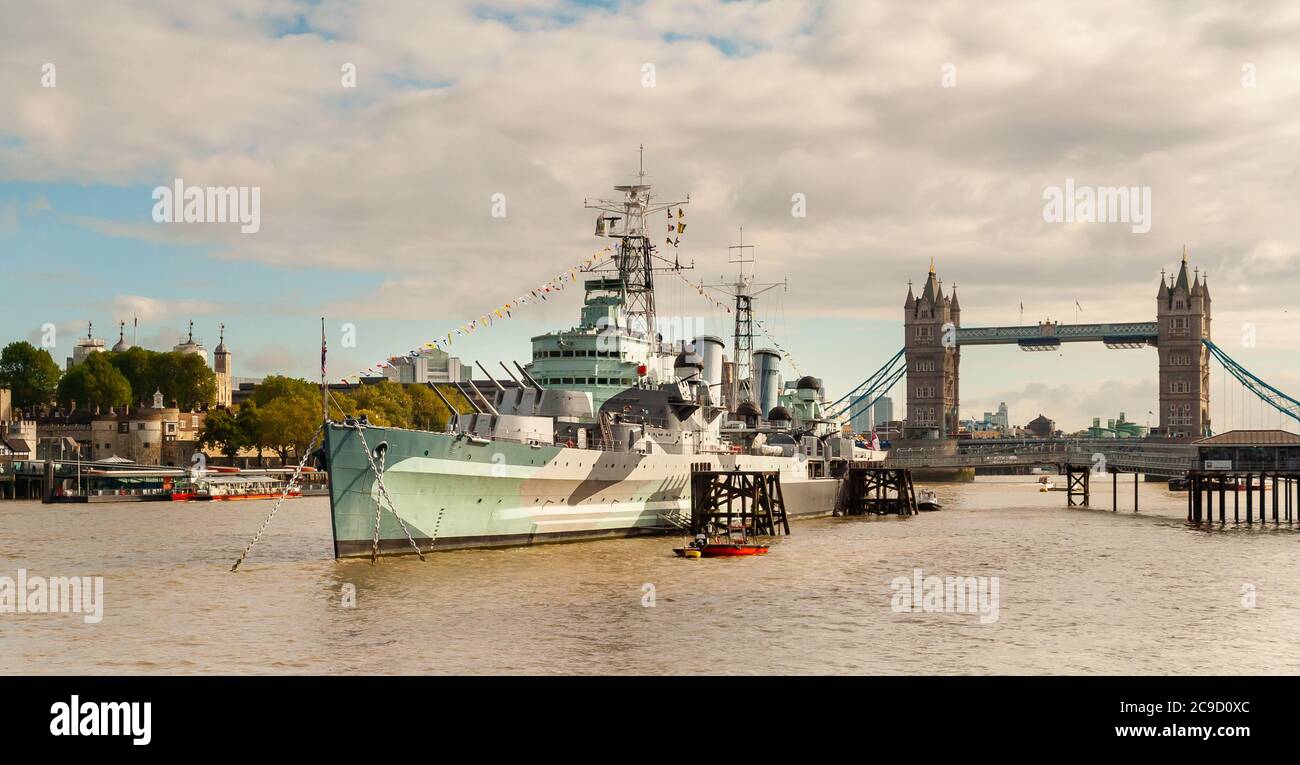 HMS Belfast. Ormeggiato sul Tamigi, Londra, vicino al Tower Bridge. Foto Stock