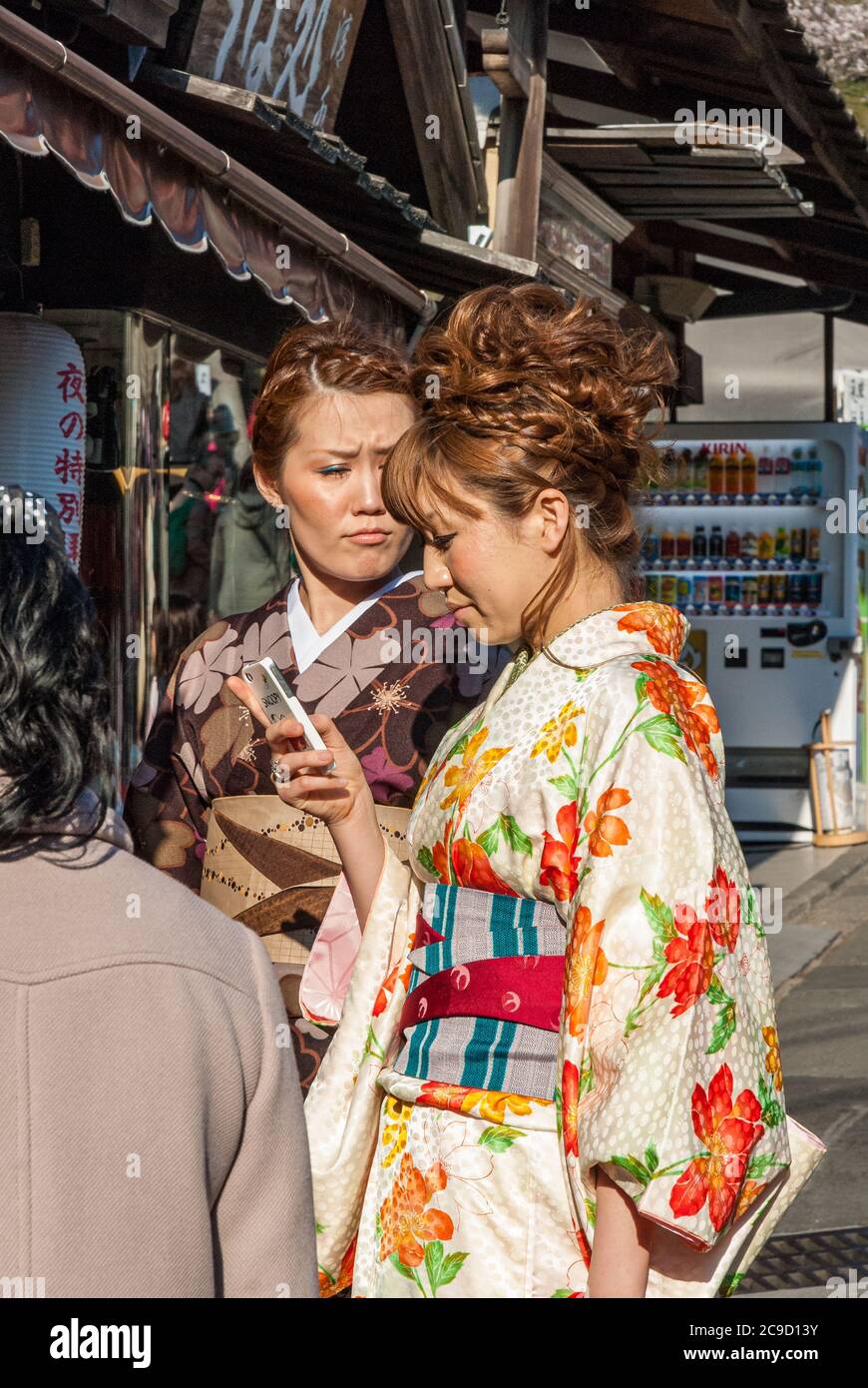 Gli approcci al tempio Kiyomizu-dera, Kyoto, Giappone Foto Stock