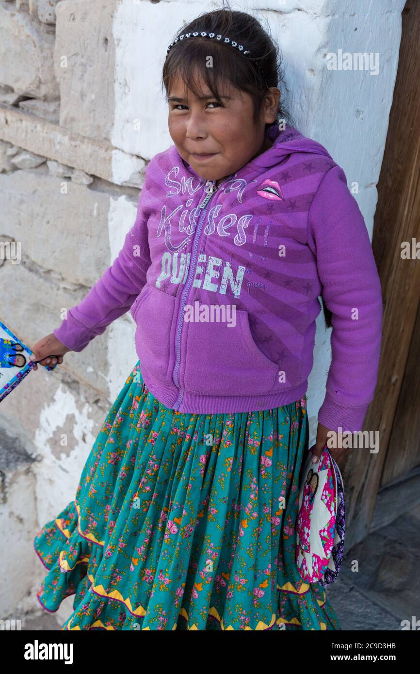 Giovane ragazza Tarahumara alla Chiesa di San Ignacio de Arareko, Arareko, Chihuahua, Messico. Foto Stock