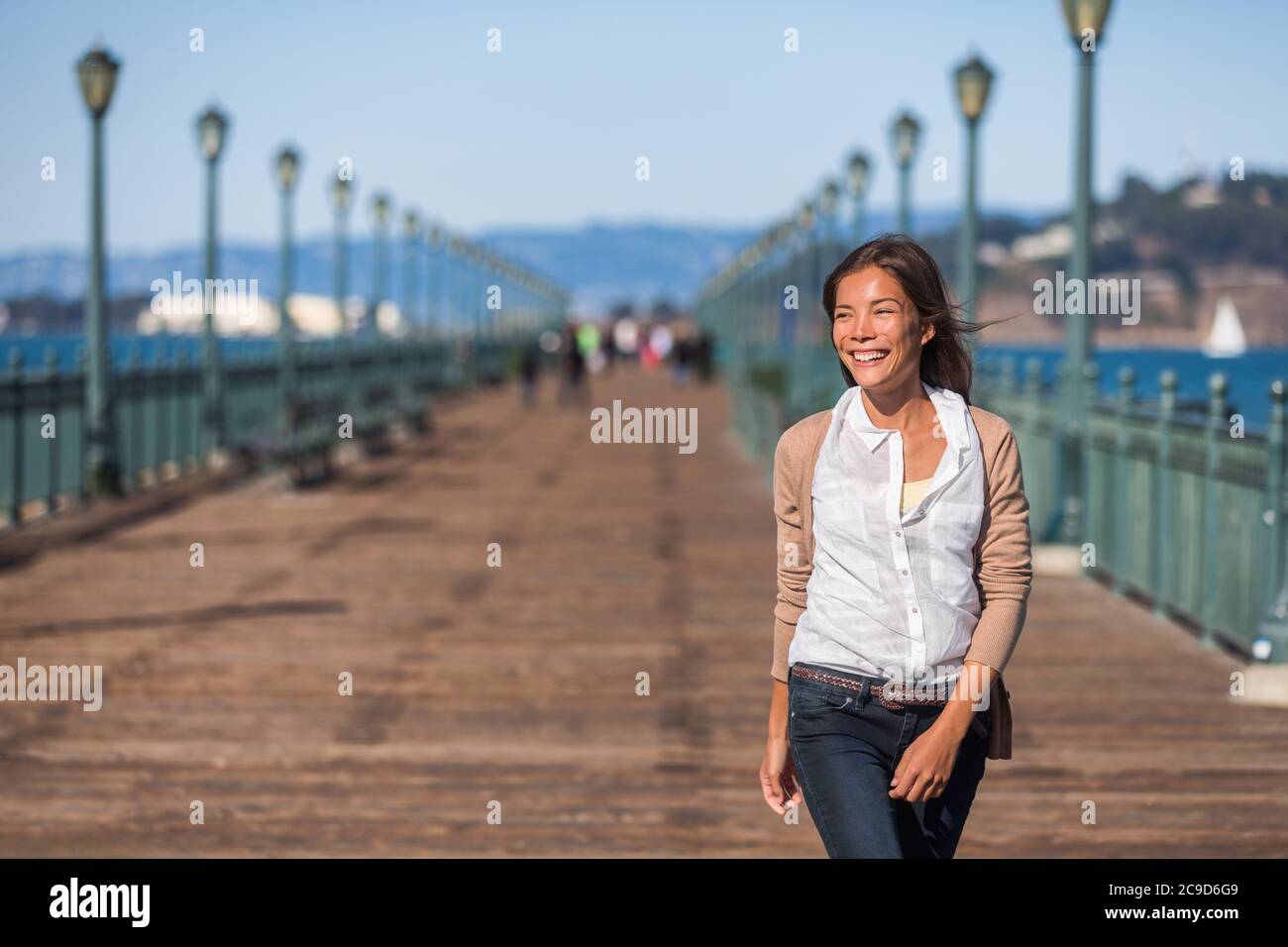 San Francisco viaggio stile di vita donna a piedi Foto Stock