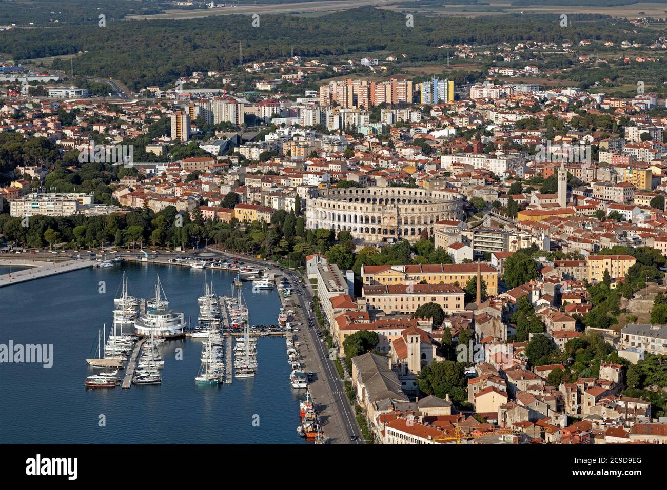 Foto aerea, Pola con anfiteatro romano, Istria, Croazia Foto Stock