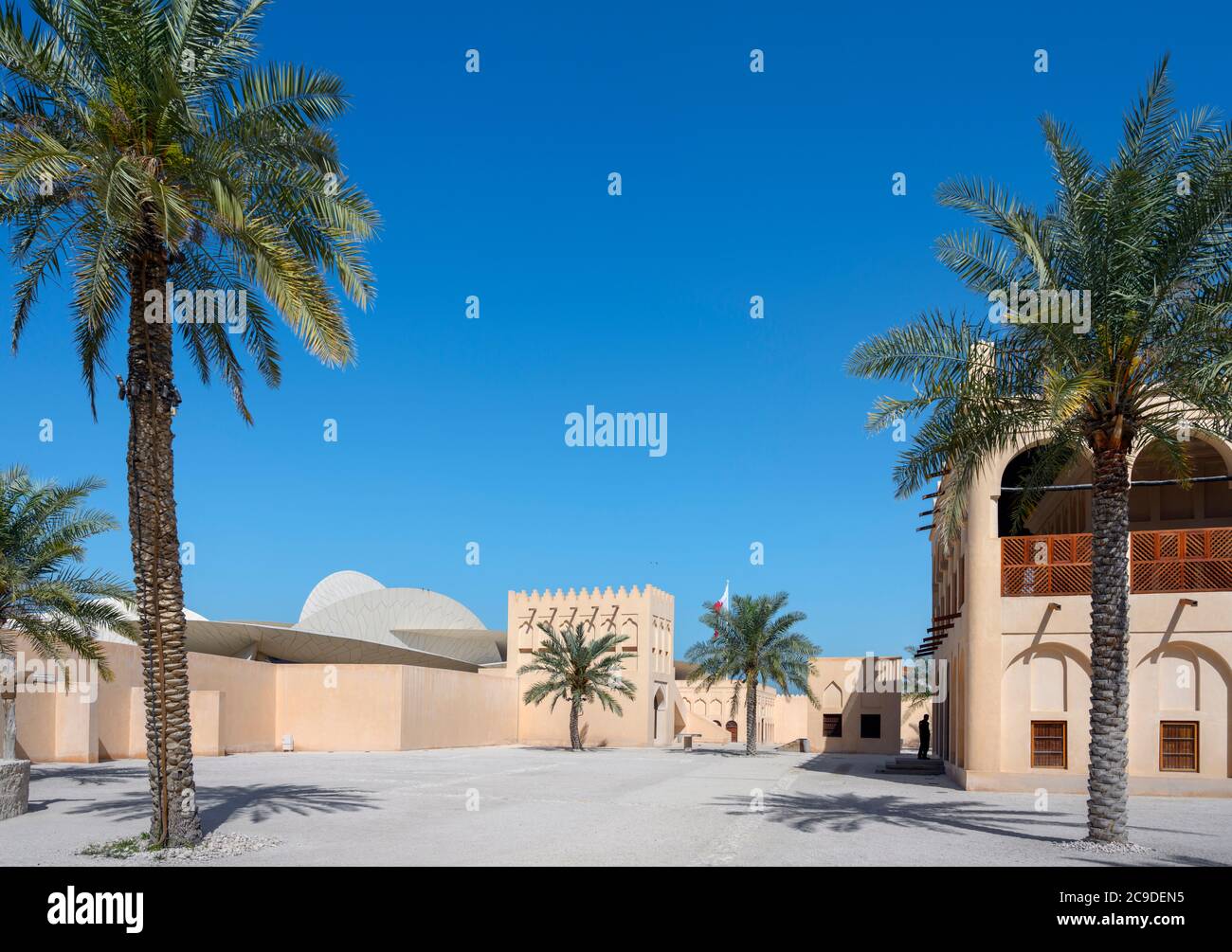 Sheikh Abdulla bin Jassim al-Thani Palace nei giardini del Museo Nazionale del Qatar, Doha, Qatar, Medio Oriente Foto Stock