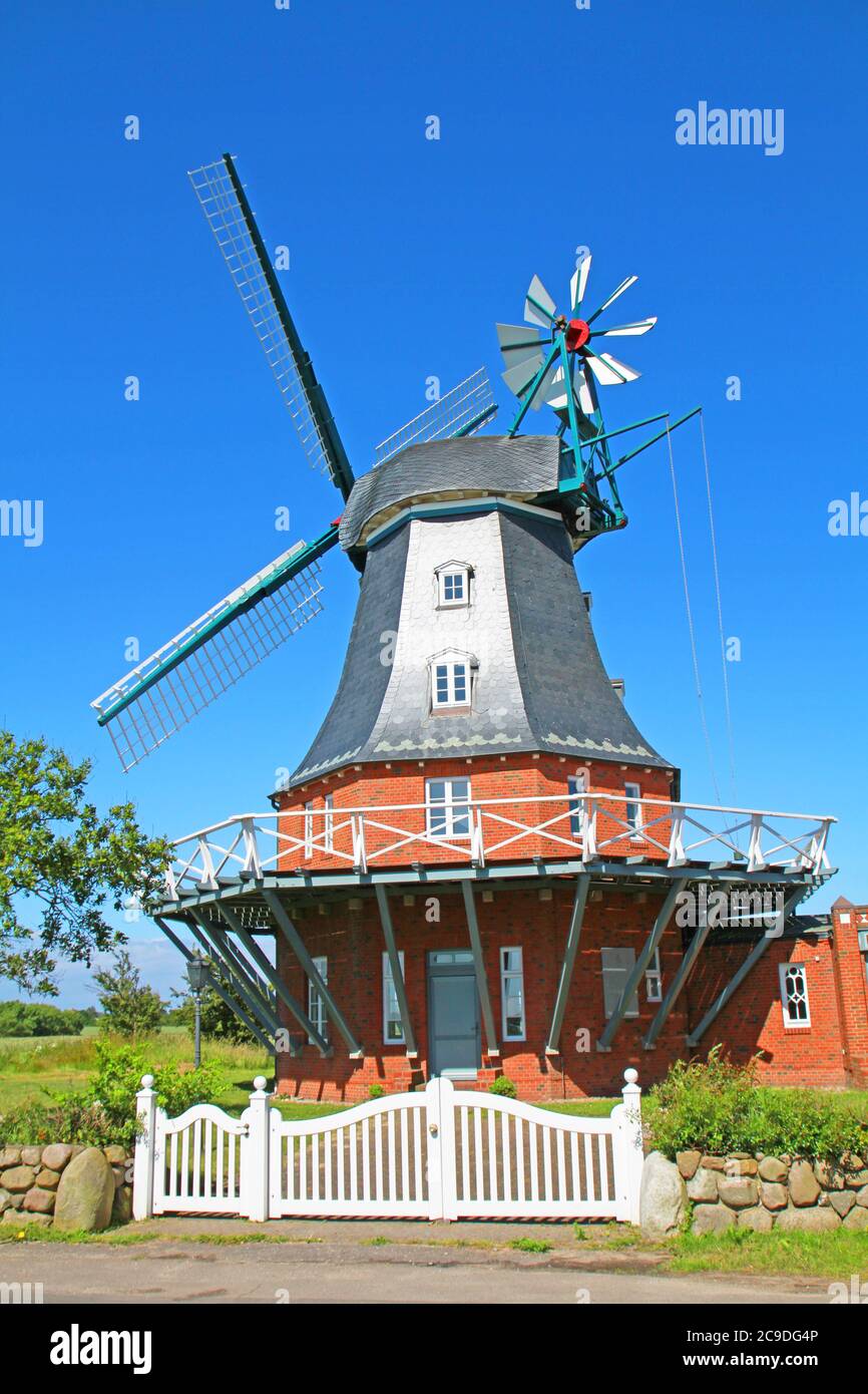Antico mulino a vento di Borgsum sull'isola di Föhr Foto Stock