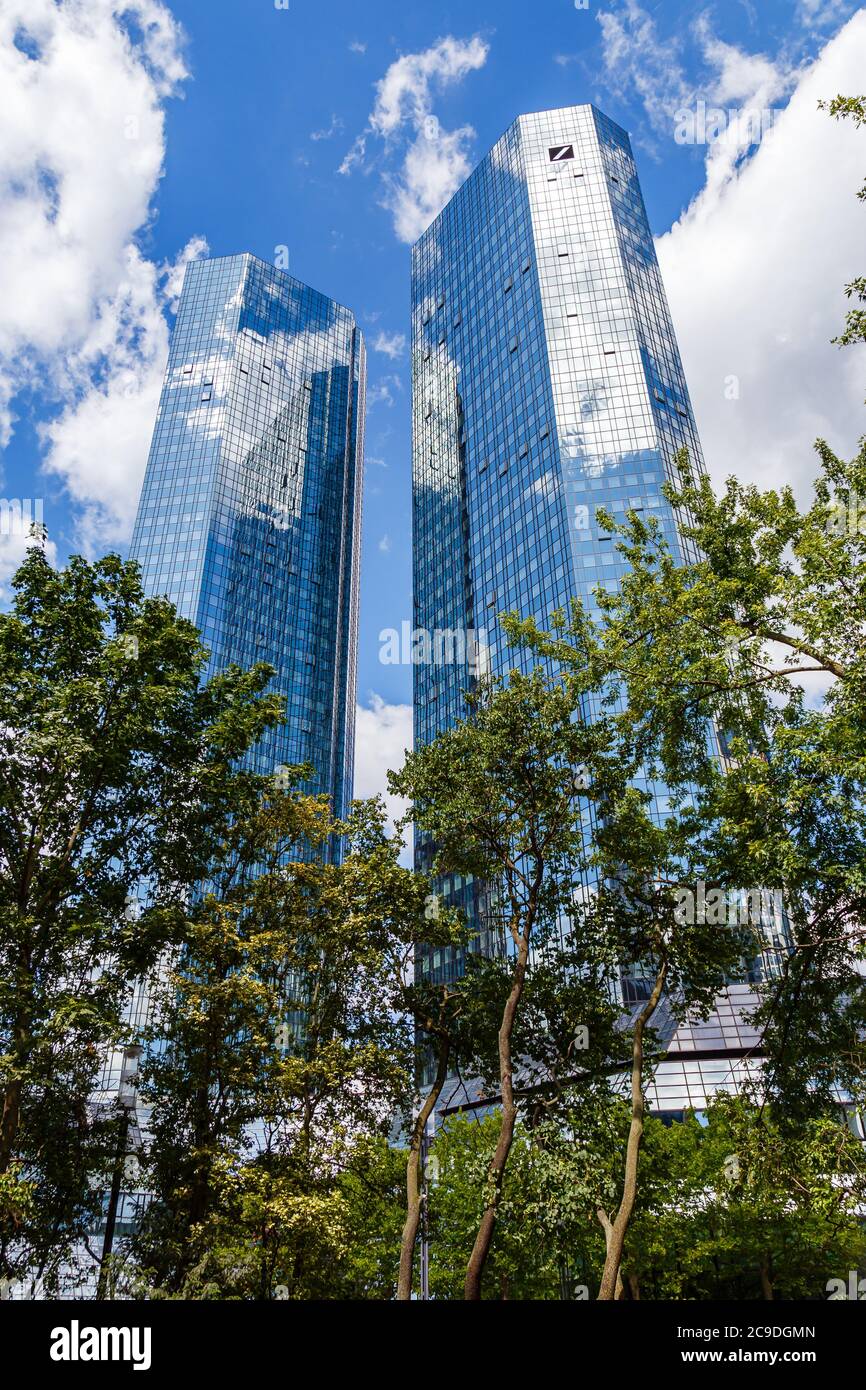 Sede della Deutsche Bank a Francoforte sul meno, Assia, Germania. Vista da Taunusanlage. 07.07.2020. Foto Stock