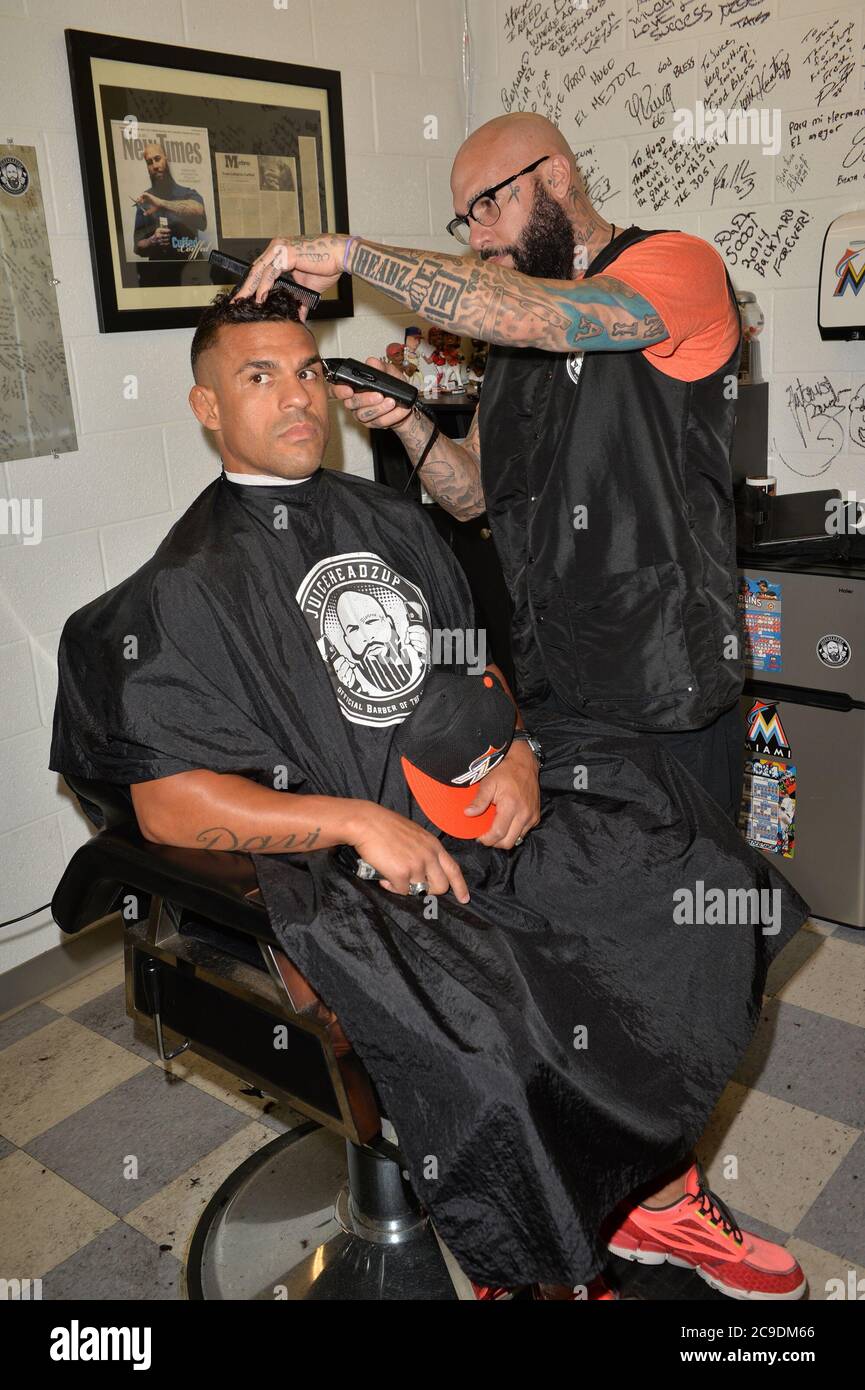 Miami, Stati Uniti. 19 agosto 2014. MIAMI, FL - AGOSTO 19: UFC Fighter Vitor Belfort visita i Miami Marlins al Marlins Park il 19 agosto 2014 a Miami, Florida. Credit: Storms Media Group/Alamy Live News Foto Stock