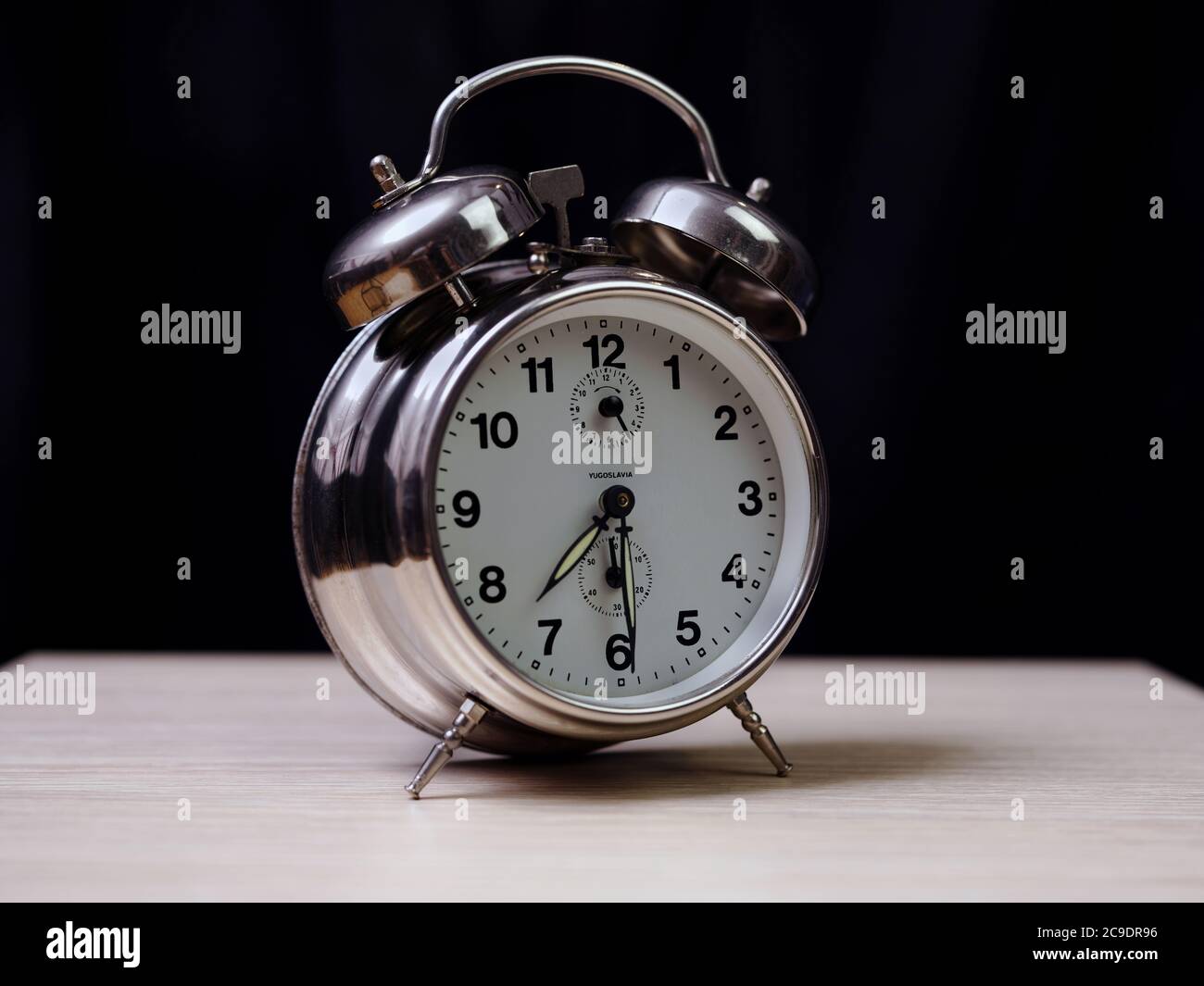Sveglia vintage, l'ora è 7:30 o pm Foto stock - Alamy