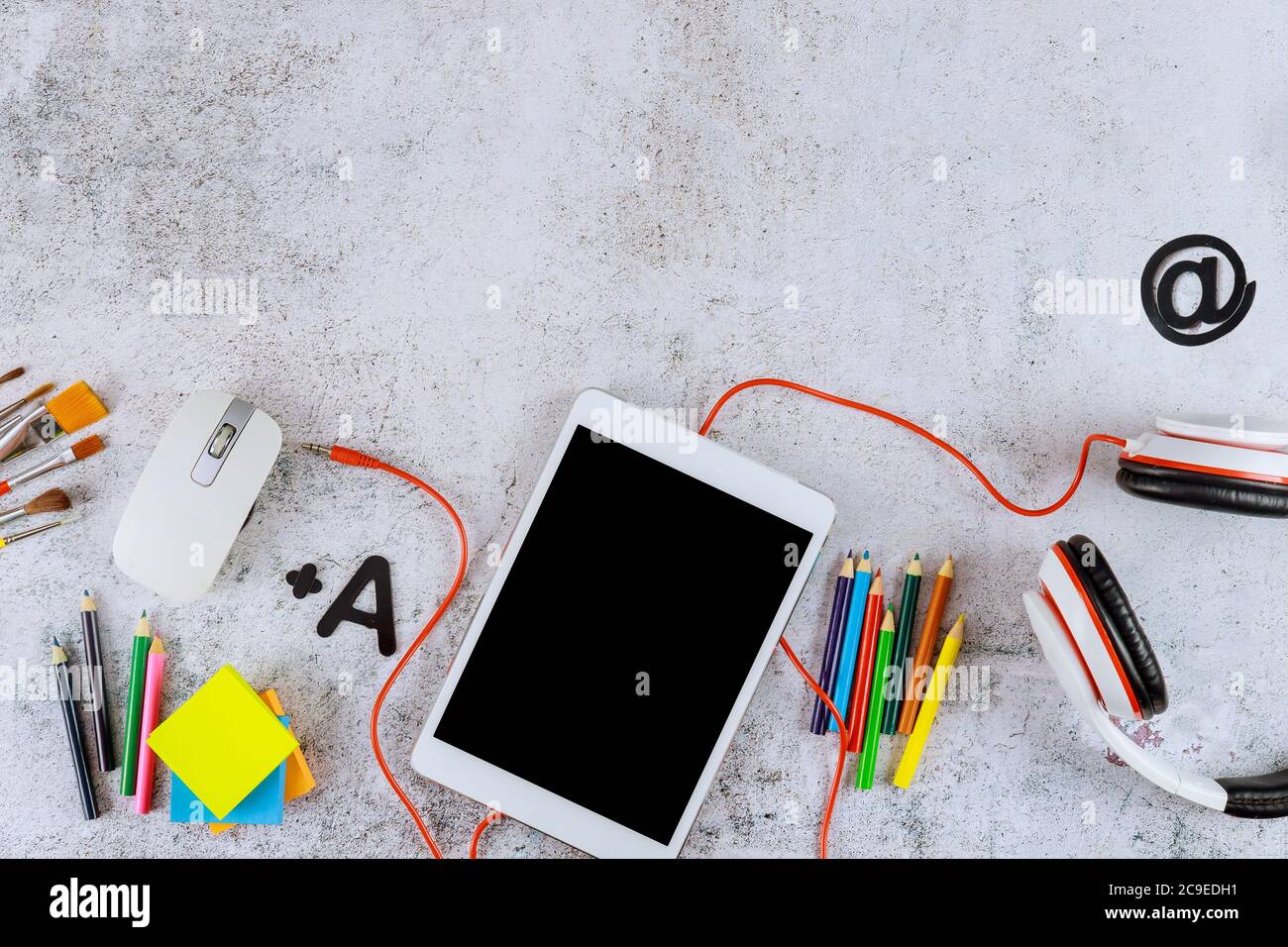 Dispositivo digitale per la videochat scolastica. Foto Stock